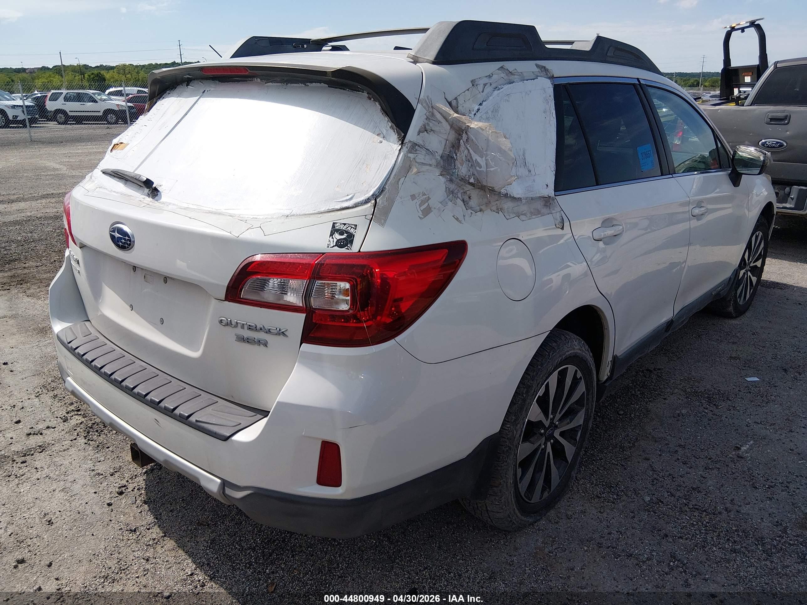 2015 Subaru Outback 3.6r Limited White vin: 4S4BSENC2F3259773