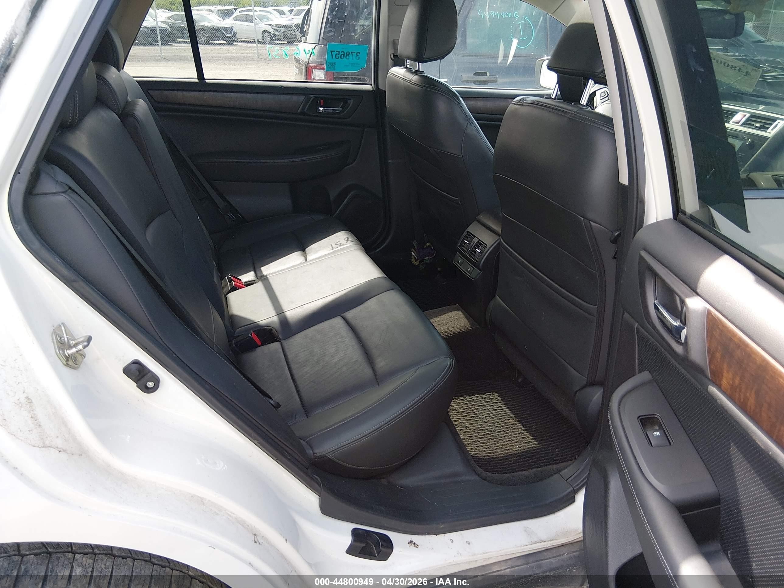 2015 Subaru Outback 3.6r Limited White vin: 4S4BSENC2F3259773