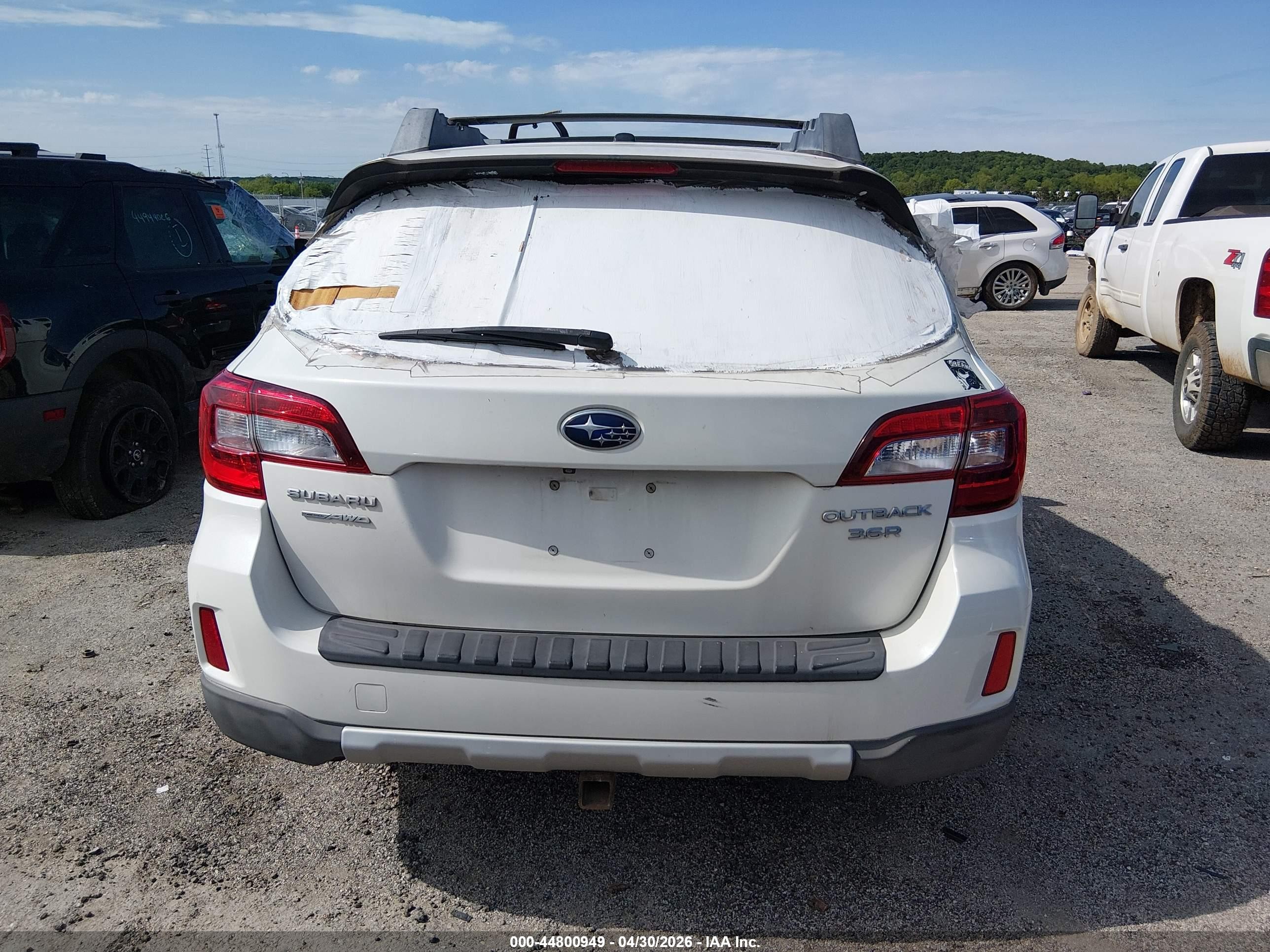 2015 Subaru Outback 3.6r Limited White vin: 4S4BSENC2F3259773