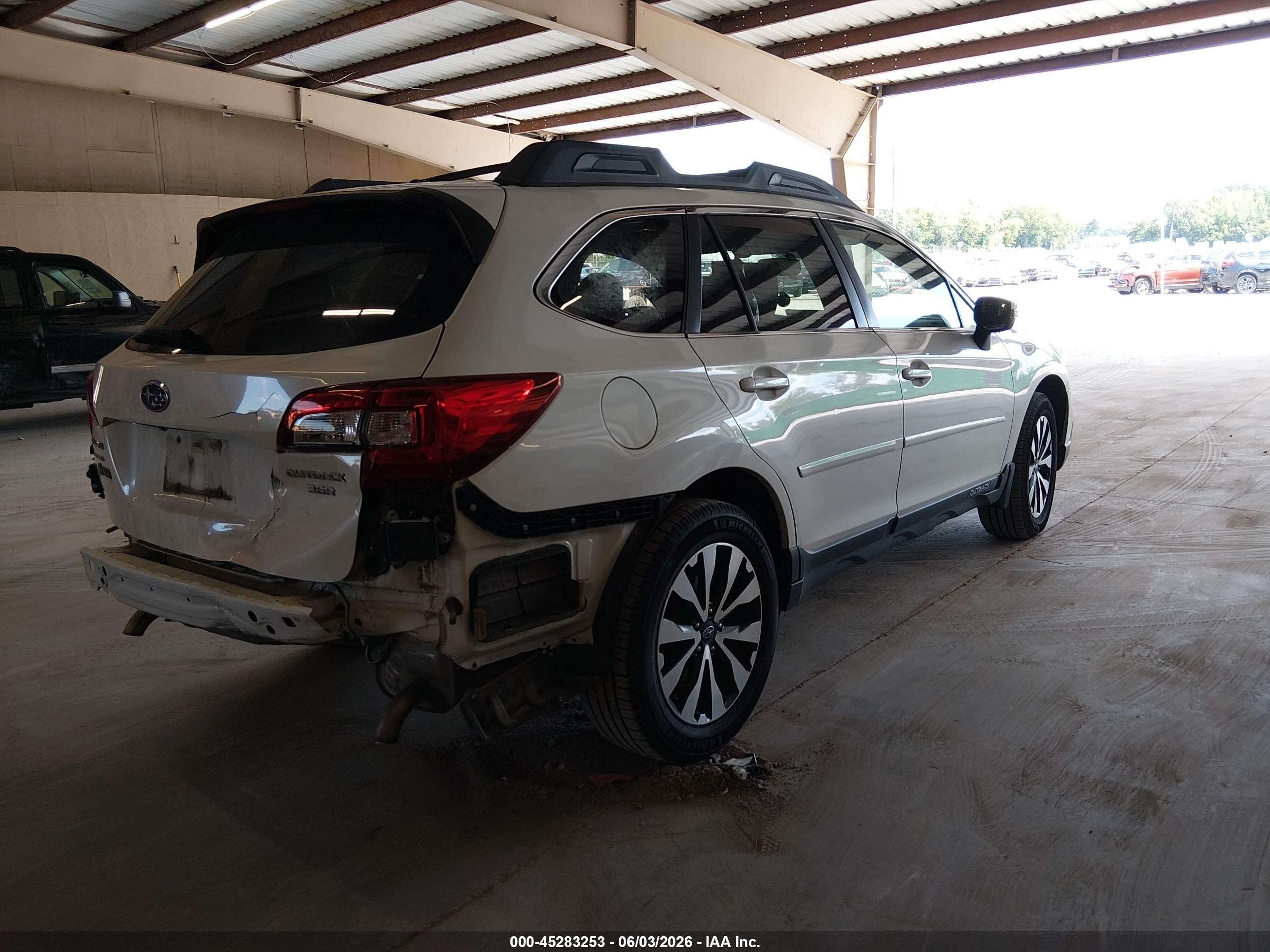 2015 Subaru Outback 3.6r Limited White vin: 4S4BSENC2F3289226
