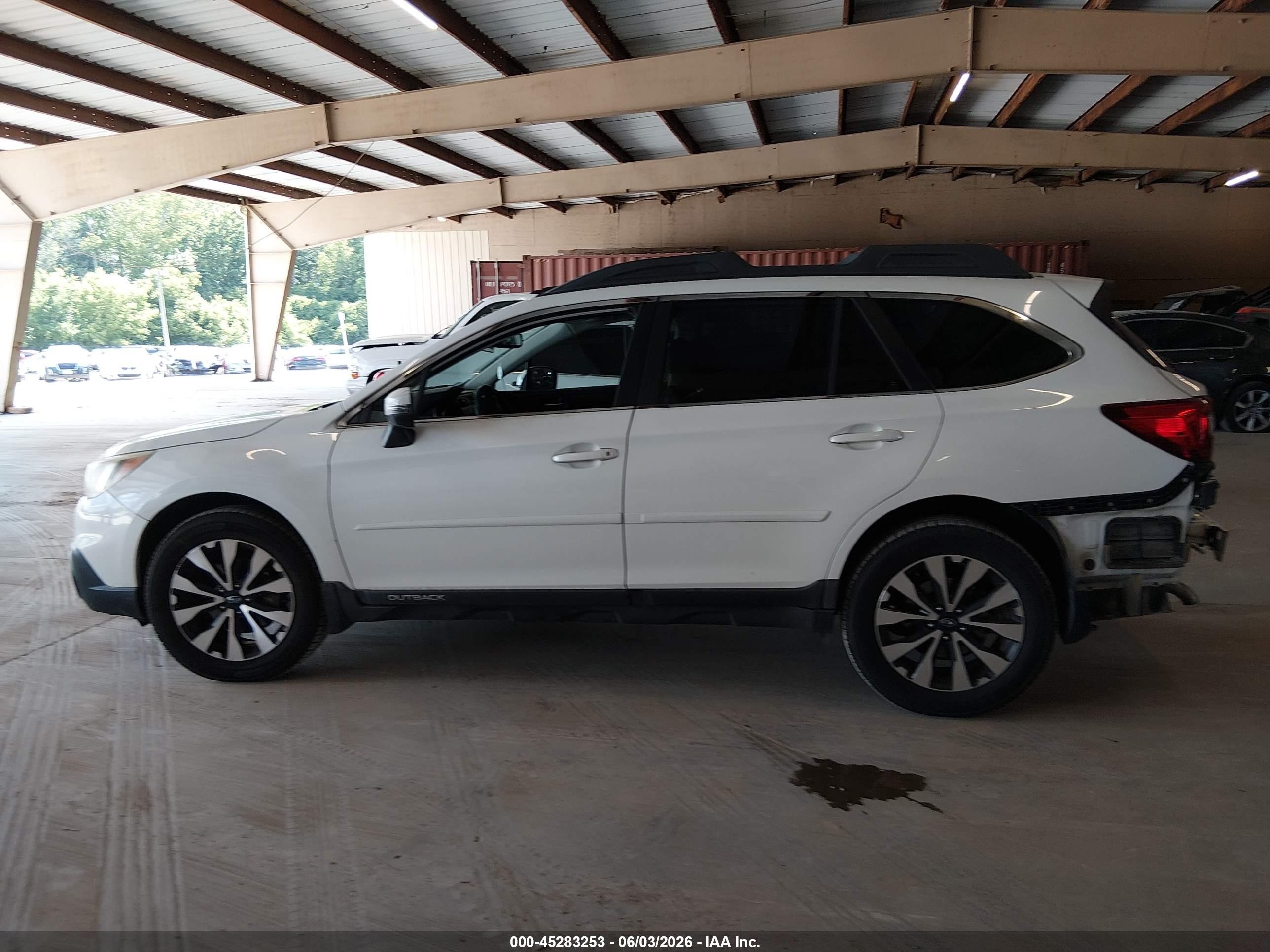 2015 Subaru Outback 3.6r Limited White vin: 4S4BSENC2F3289226