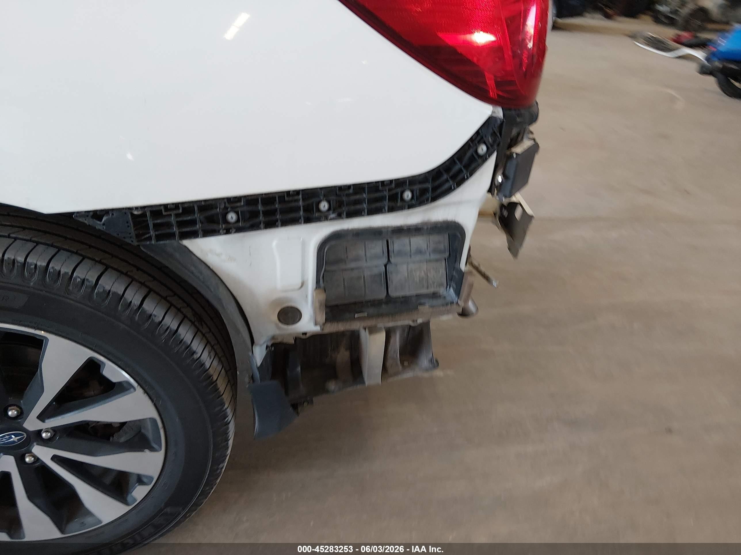 2015 Subaru Outback 3.6r Limited White vin: 4S4BSENC2F3289226