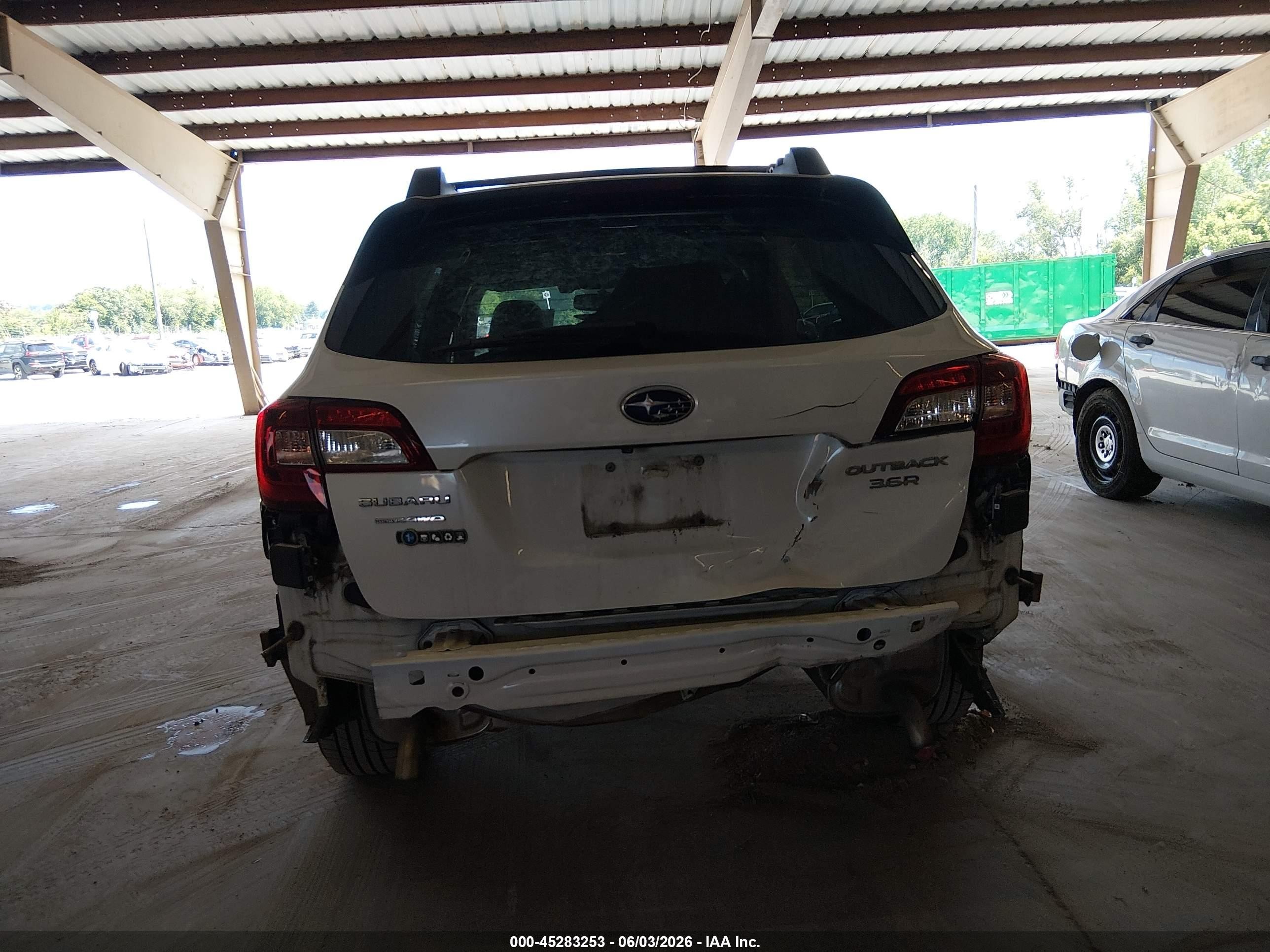 2015 Subaru Outback 3.6r Limited White vin: 4S4BSENC2F3289226