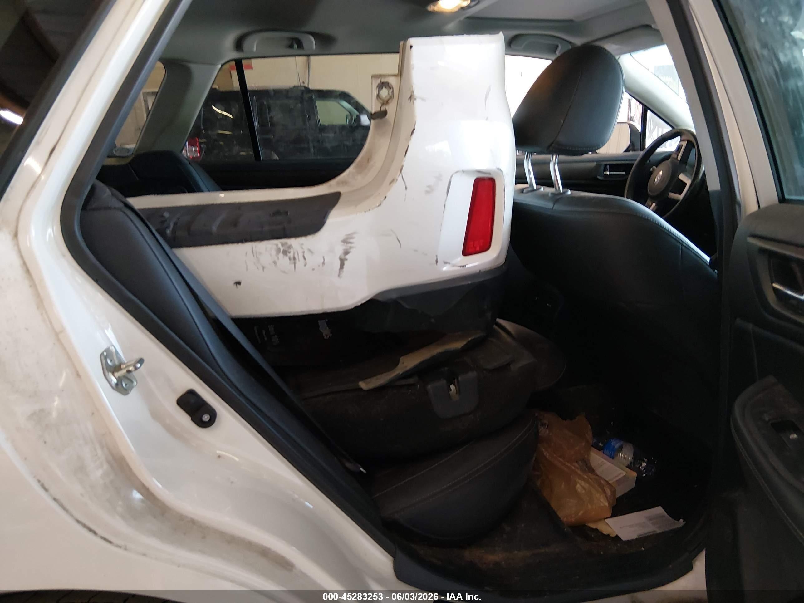 2015 Subaru Outback 3.6r Limited White vin: 4S4BSENC2F3289226