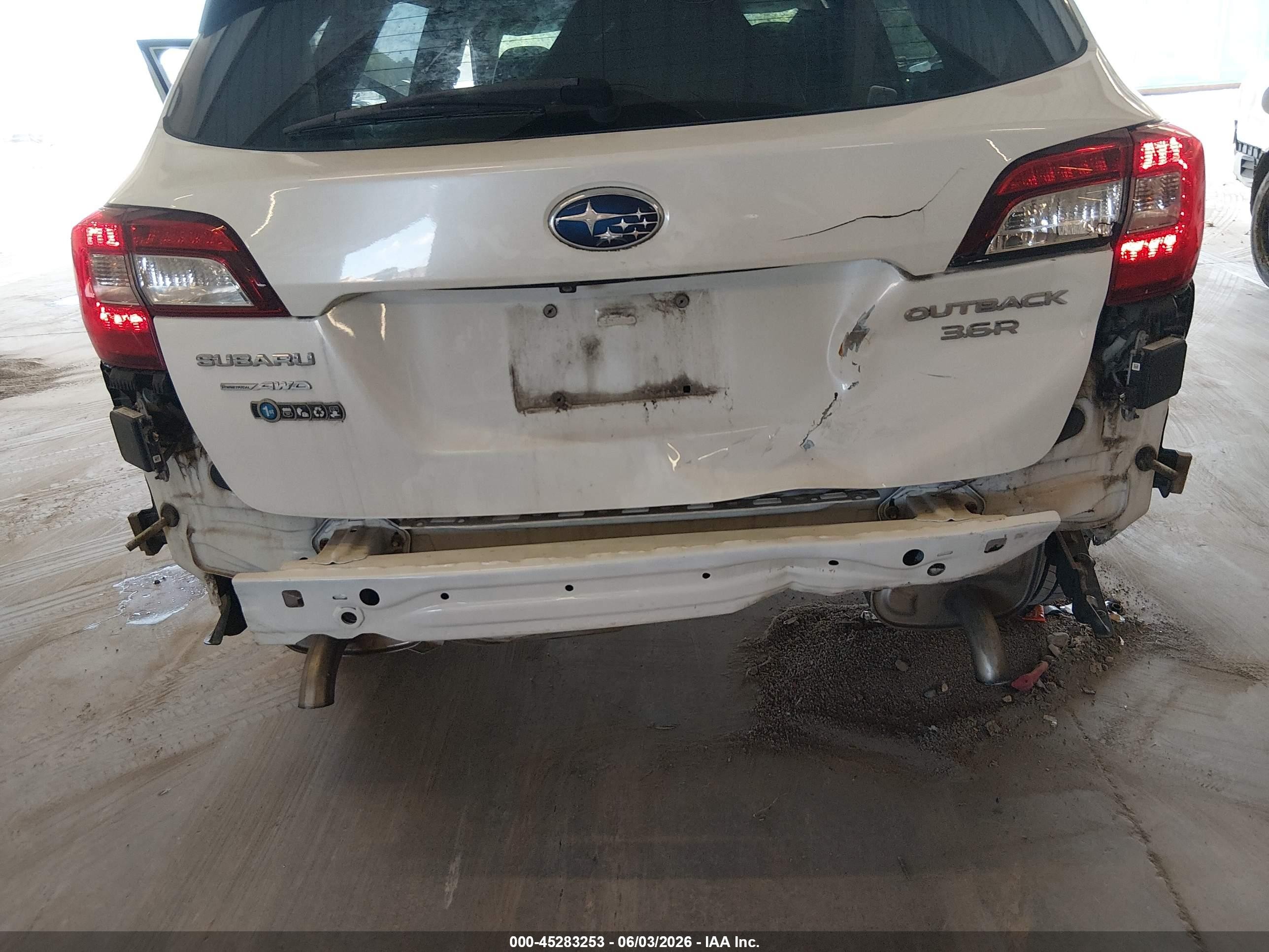 2015 Subaru Outback 3.6r Limited White vin: 4S4BSENC2F3289226