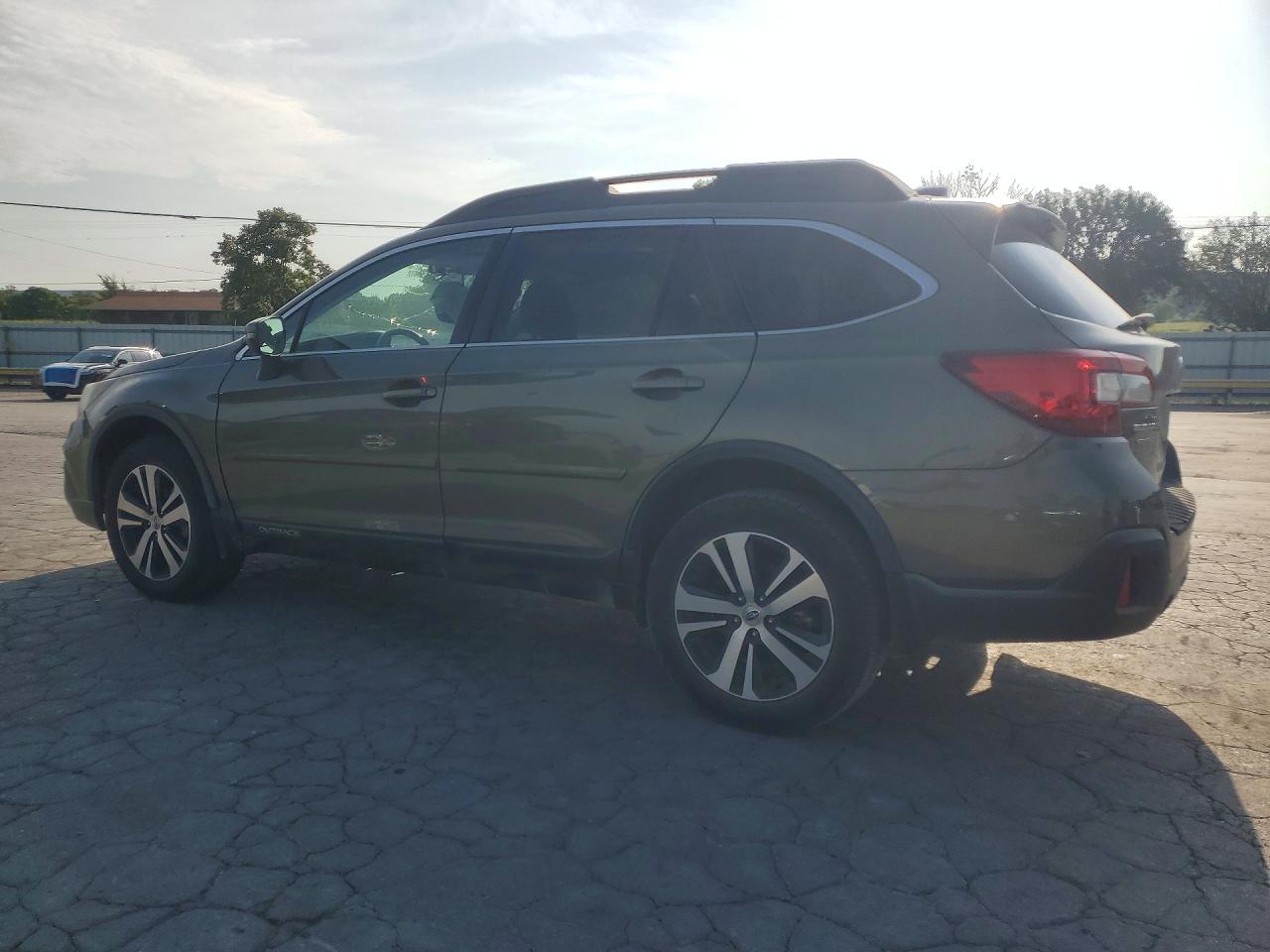 2019 Subaru Outback 3.6r Limited Green vin: 4S4BSENC2K3310750