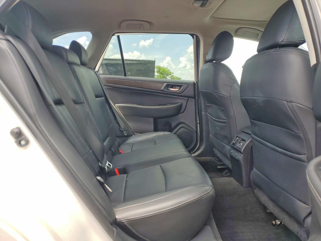 2015 Subaru Outback 3.6r Limited White vin: 4S4BSENC3F3237250
