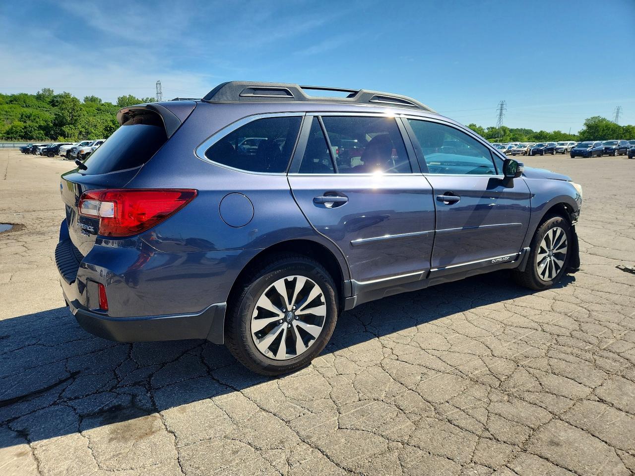 2015 Subaru Outback 3.6r Limited Gray vin: 4S4BSENC3F3330267