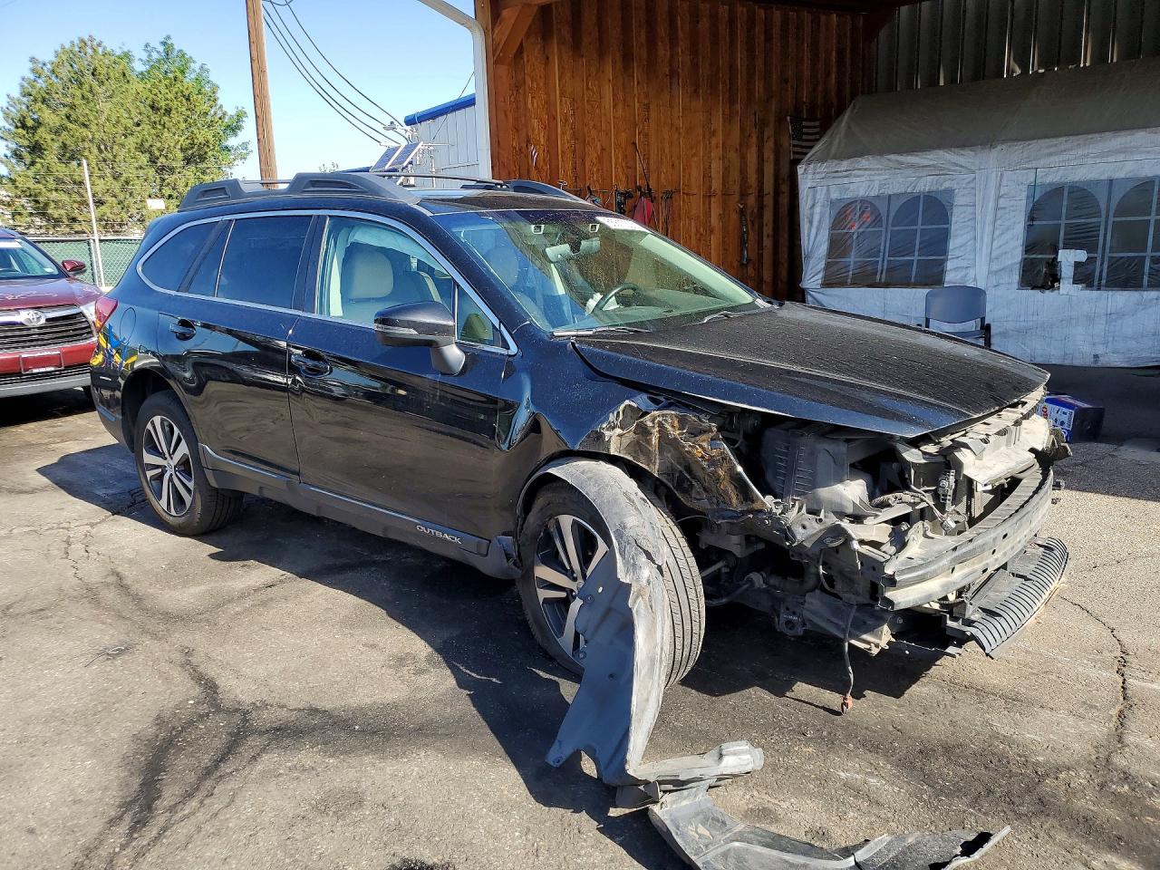 2018 Subaru Outback 3.6r Limited Black vin: 4S4BSENC3J3288546