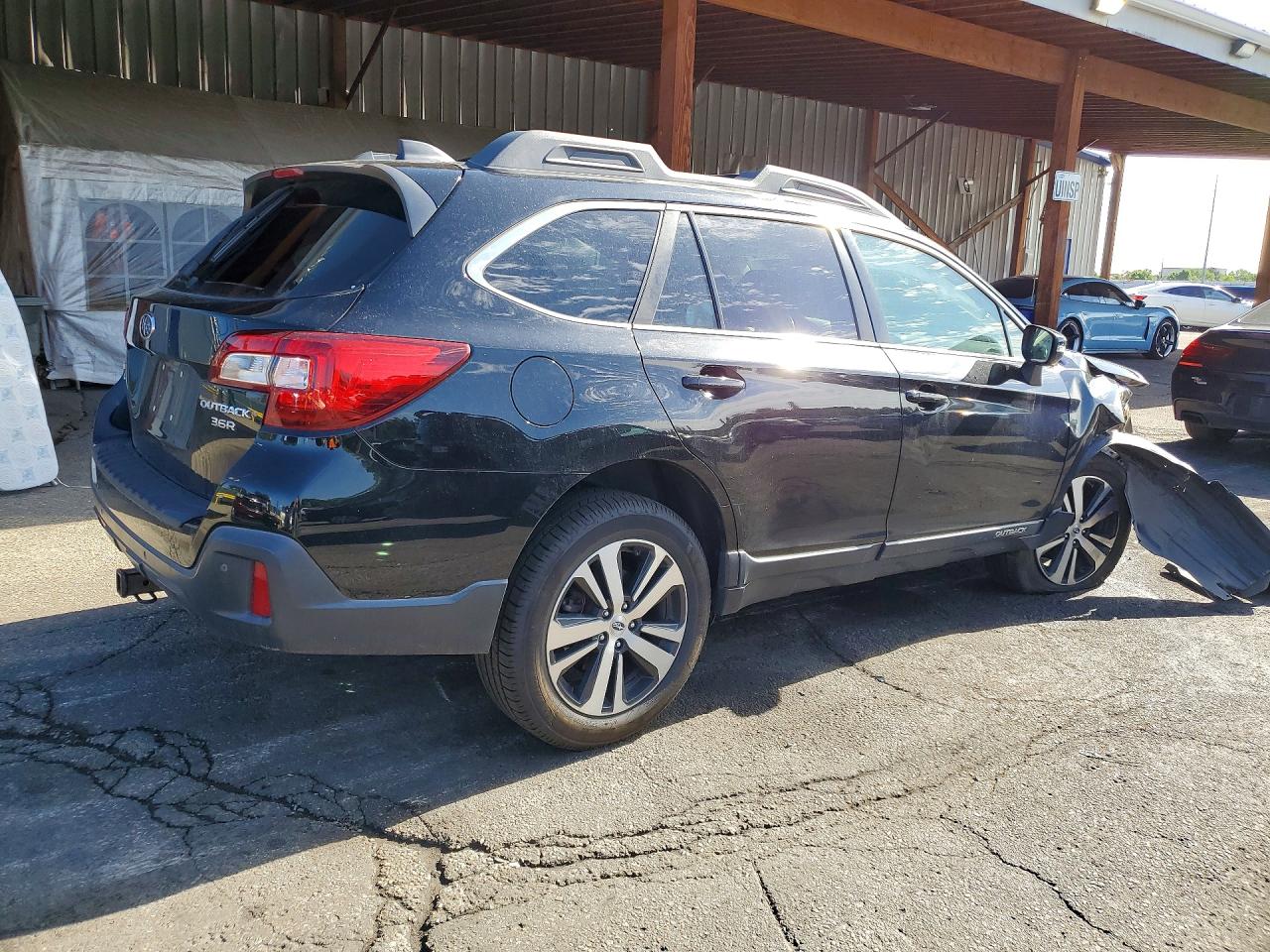 2018 Subaru Outback 3.6r Limited Black vin: 4S4BSENC3J3288546