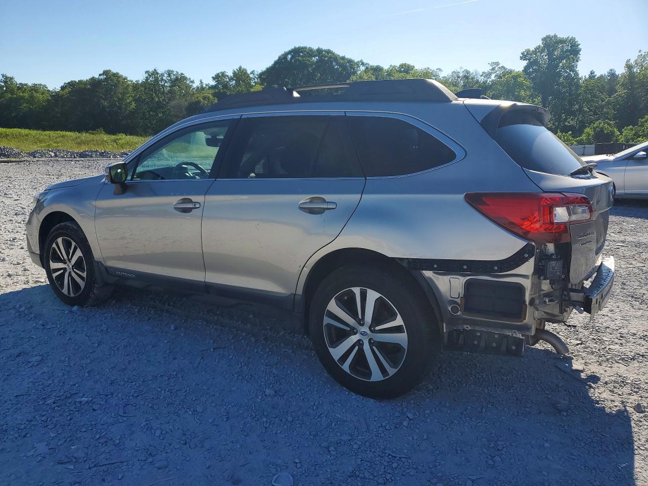 2018 Subaru Outback 3.6r Limited Silver vin: 4S4BSENC3J3343402