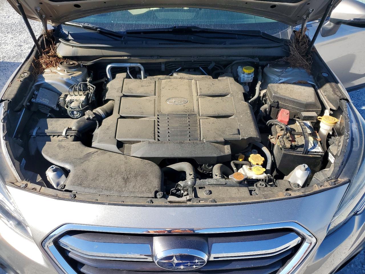 2018 Subaru Outback 3.6r Limited Silver vin: 4S4BSENC3J3343402