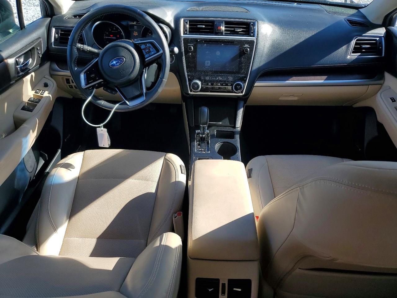 2018 Subaru Outback 3.6r Limited Silver vin: 4S4BSENC3J3343402