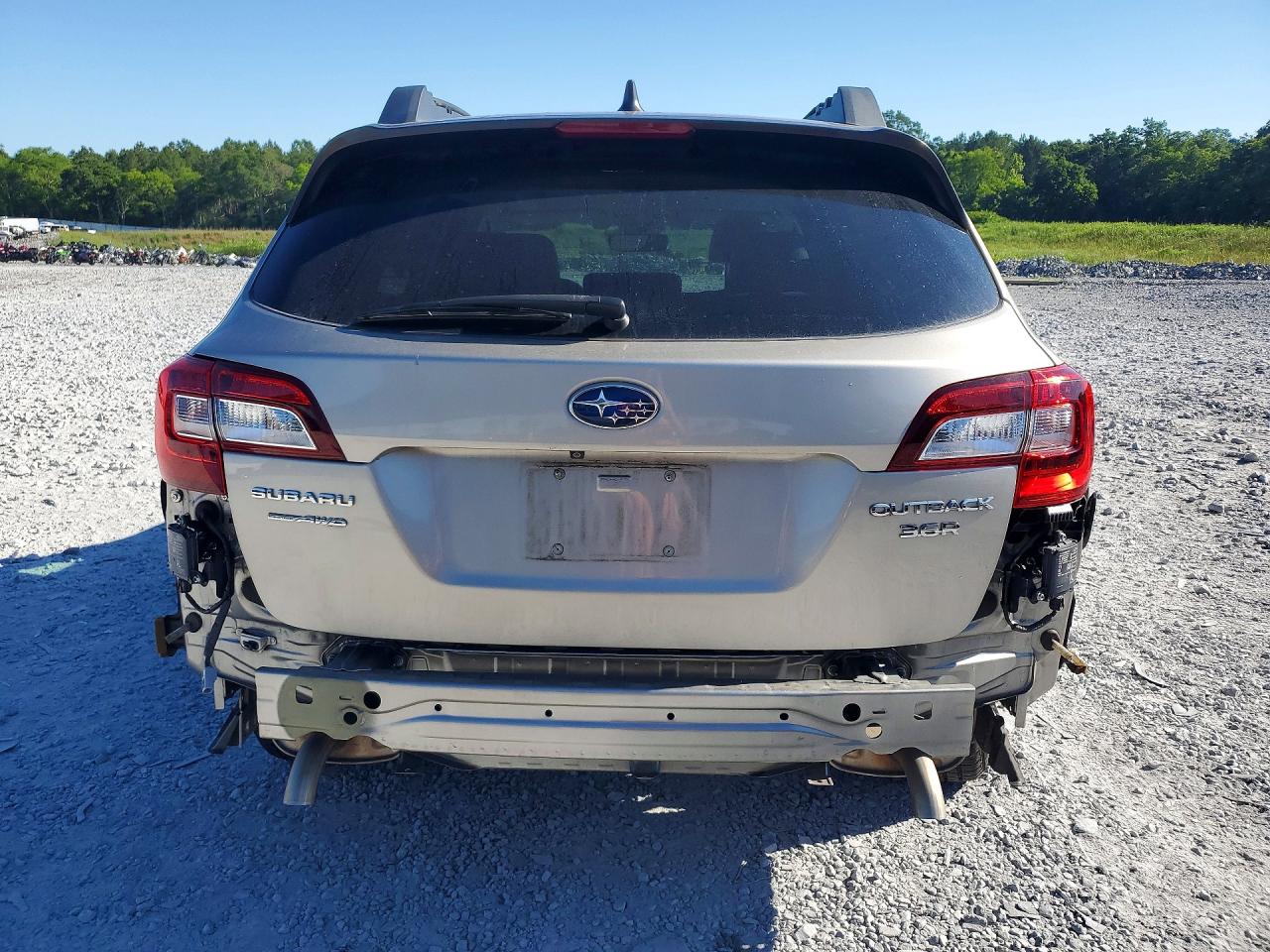 2018 Subaru Outback 3.6r Limited Silver vin: 4S4BSENC3J3343402