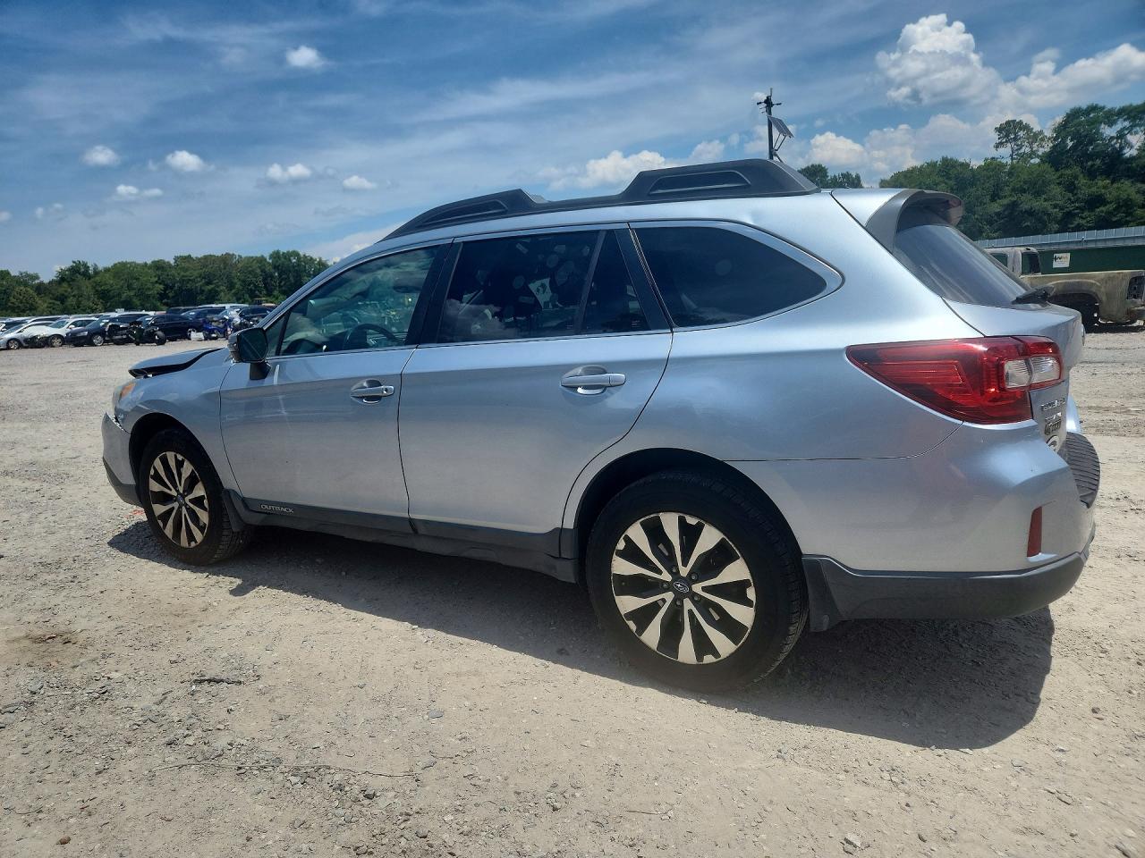 2015 Subaru Outback 3.6r Limited Silver vin: 4S4BSENC4F3348468