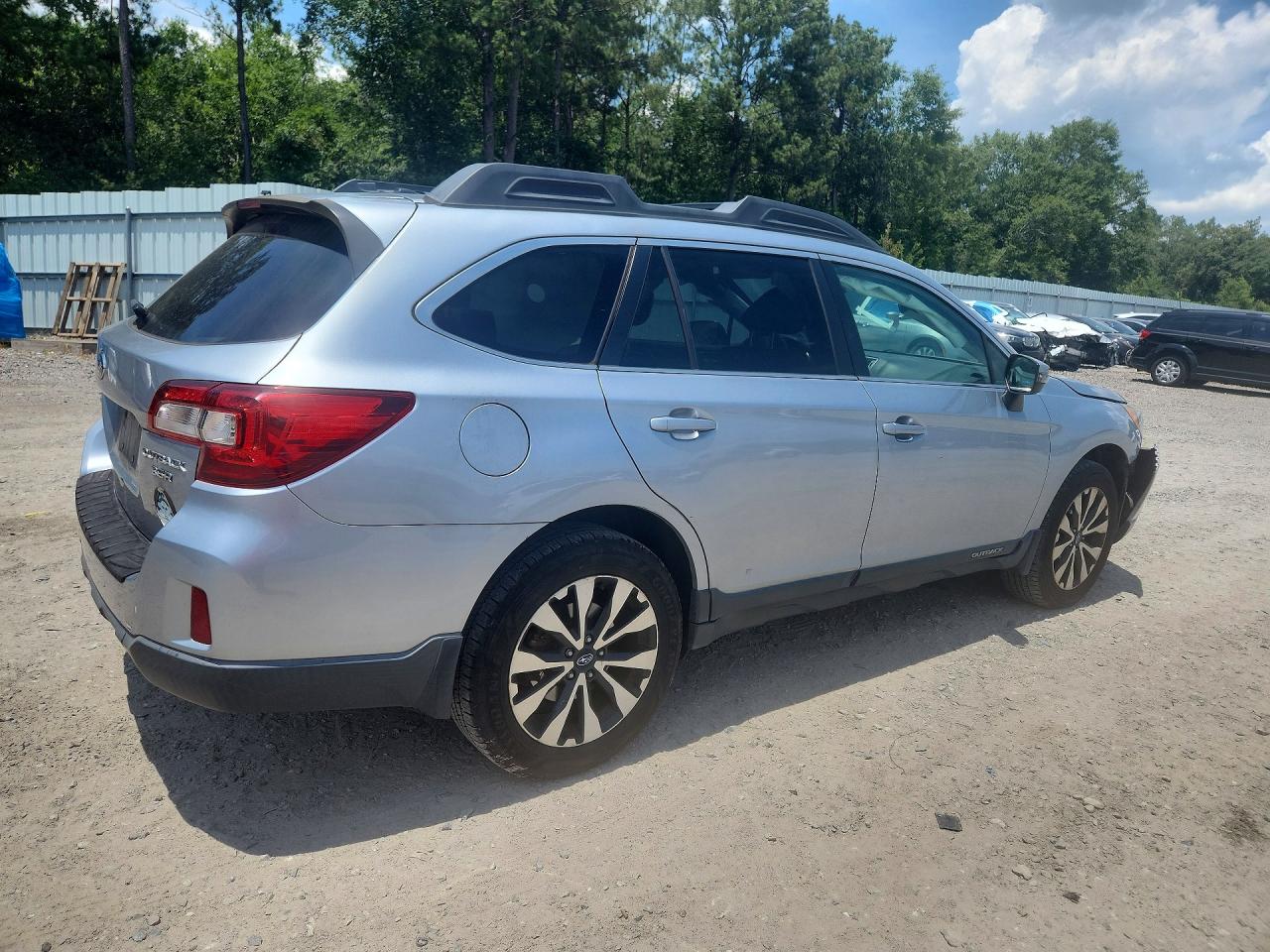 2015 Subaru Outback 3.6r Limited Silver vin: 4S4BSENC4F3348468