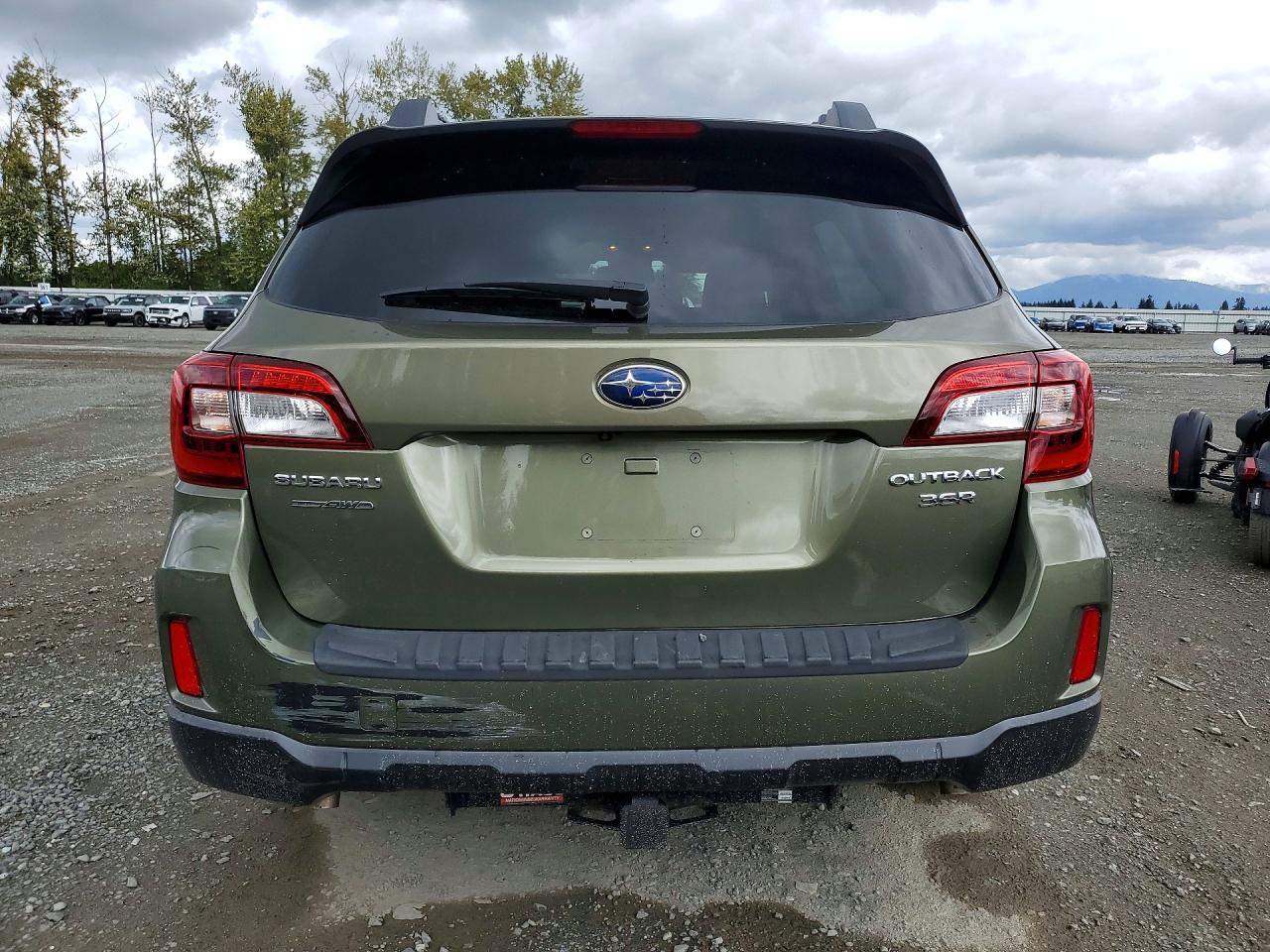 2015 Subaru Outback 3.6r Limited Green vin: 4S4BSENC5F3361911