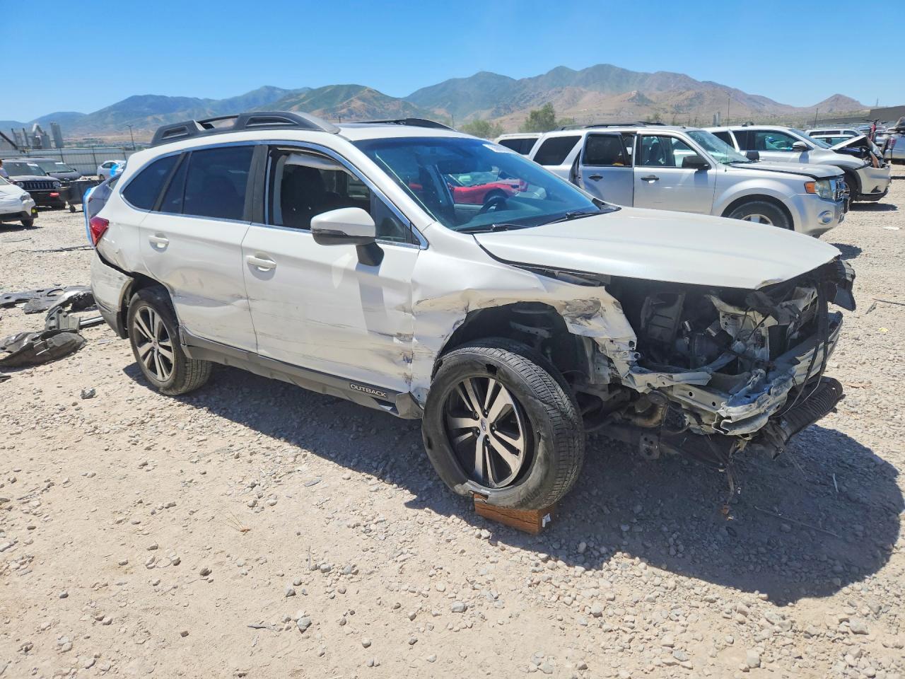 2019 Subaru Outback 3.6r Limited White vin: 4S4BSENC5K3274844