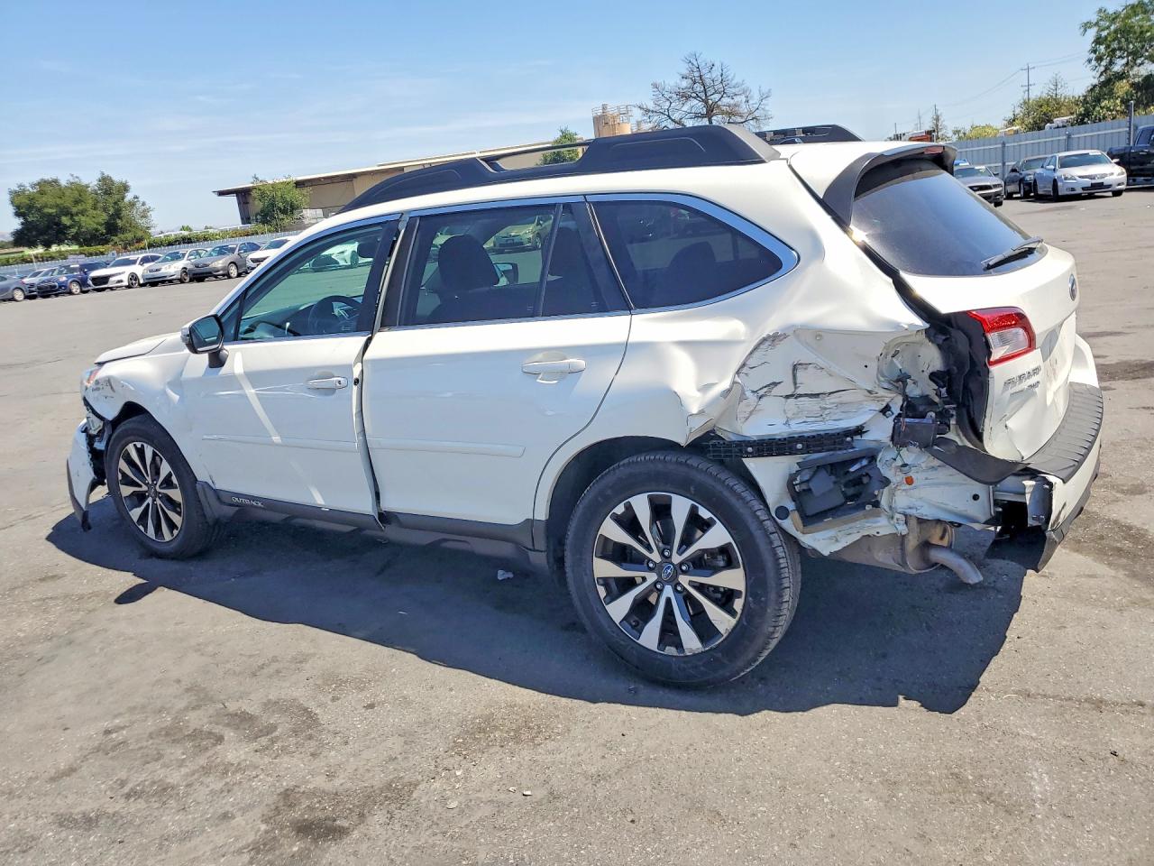 2015 Subaru Outback 3.6r Limited Белый vin: 4S4BSENC6F3303418
