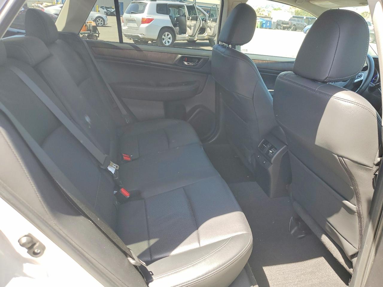 2015 Subaru Outback 3.6r Limited Белый vin: 4S4BSENC6F3303418
