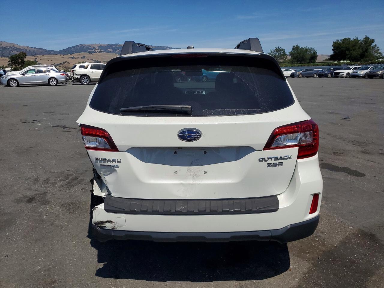 2015 Subaru Outback 3.6r Limited Белый vin: 4S4BSENC6F3303418
