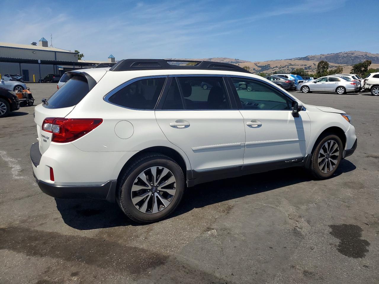 2015 Subaru Outback 3.6r Limited Белый vin: 4S4BSENC6F3303418