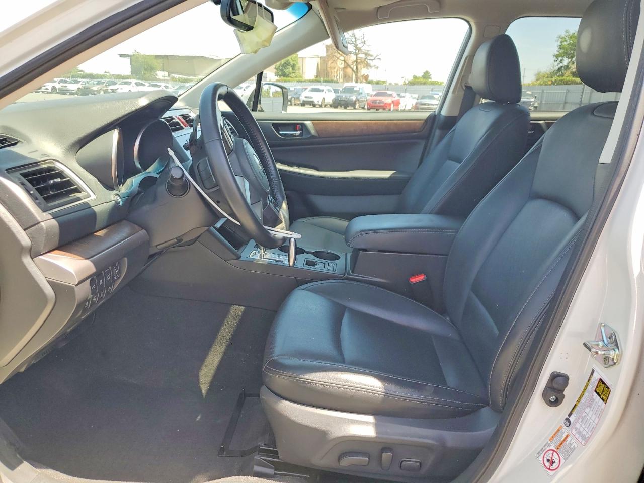 2015 Subaru Outback 3.6r Limited Белый vin: 4S4BSENC6F3303418
