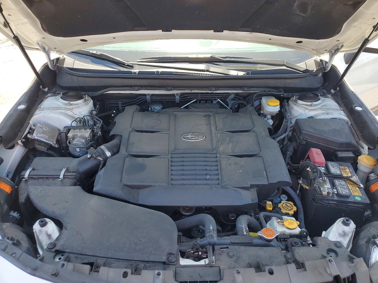 2015 Subaru Outback 3.6r Limited Белый vin: 4S4BSENC6F3303418