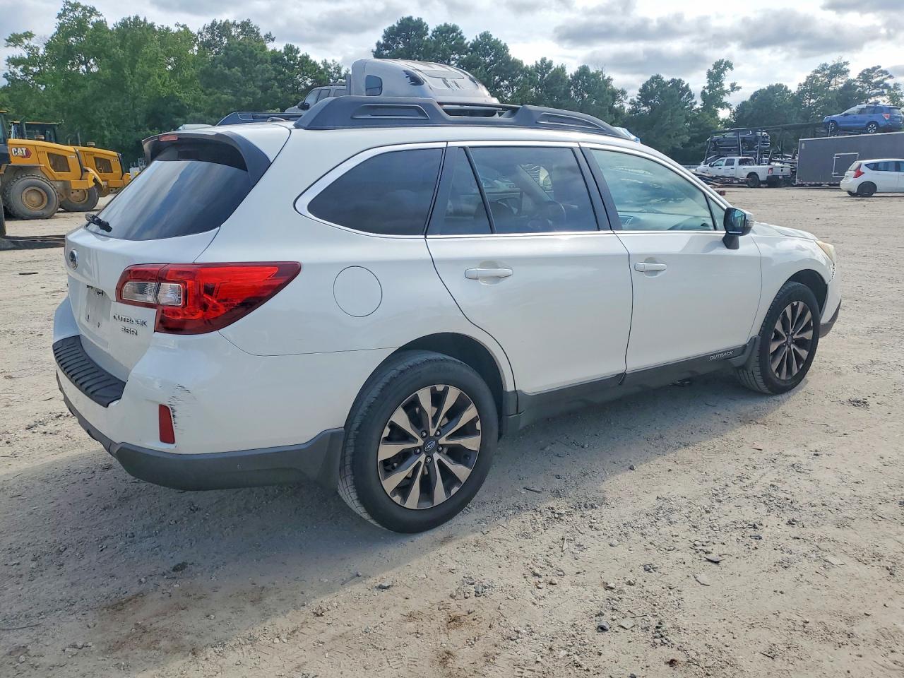 2015 Subaru Outback 3.6r Limited White vin: 4S4BSENC7F3226364