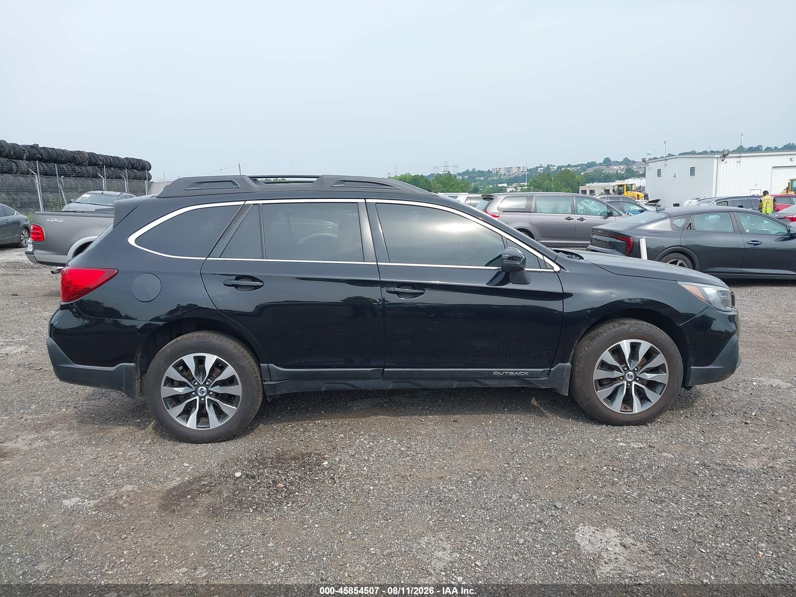 2018 Subaru Outback 3.6r Limited Черный vin: 4S4BSENC7J3308734