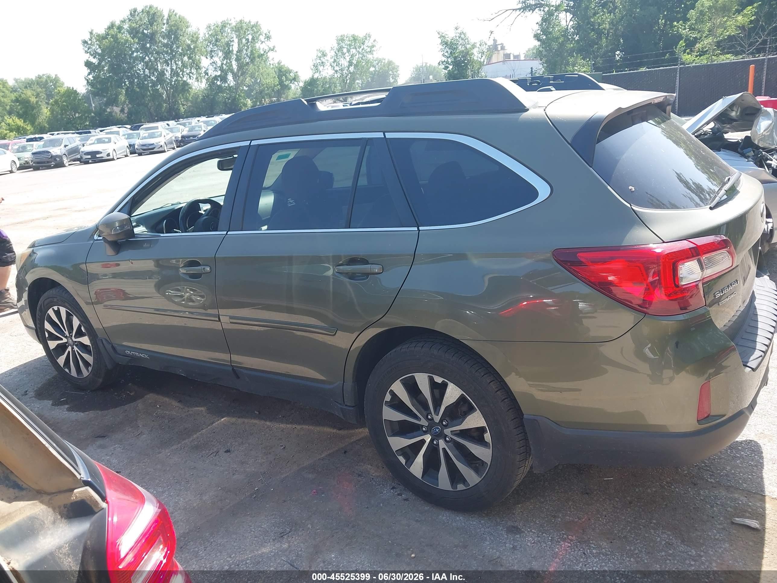 2015 Subaru Outback 3.6r Limited Green vin: 4S4BSENC8F3263522