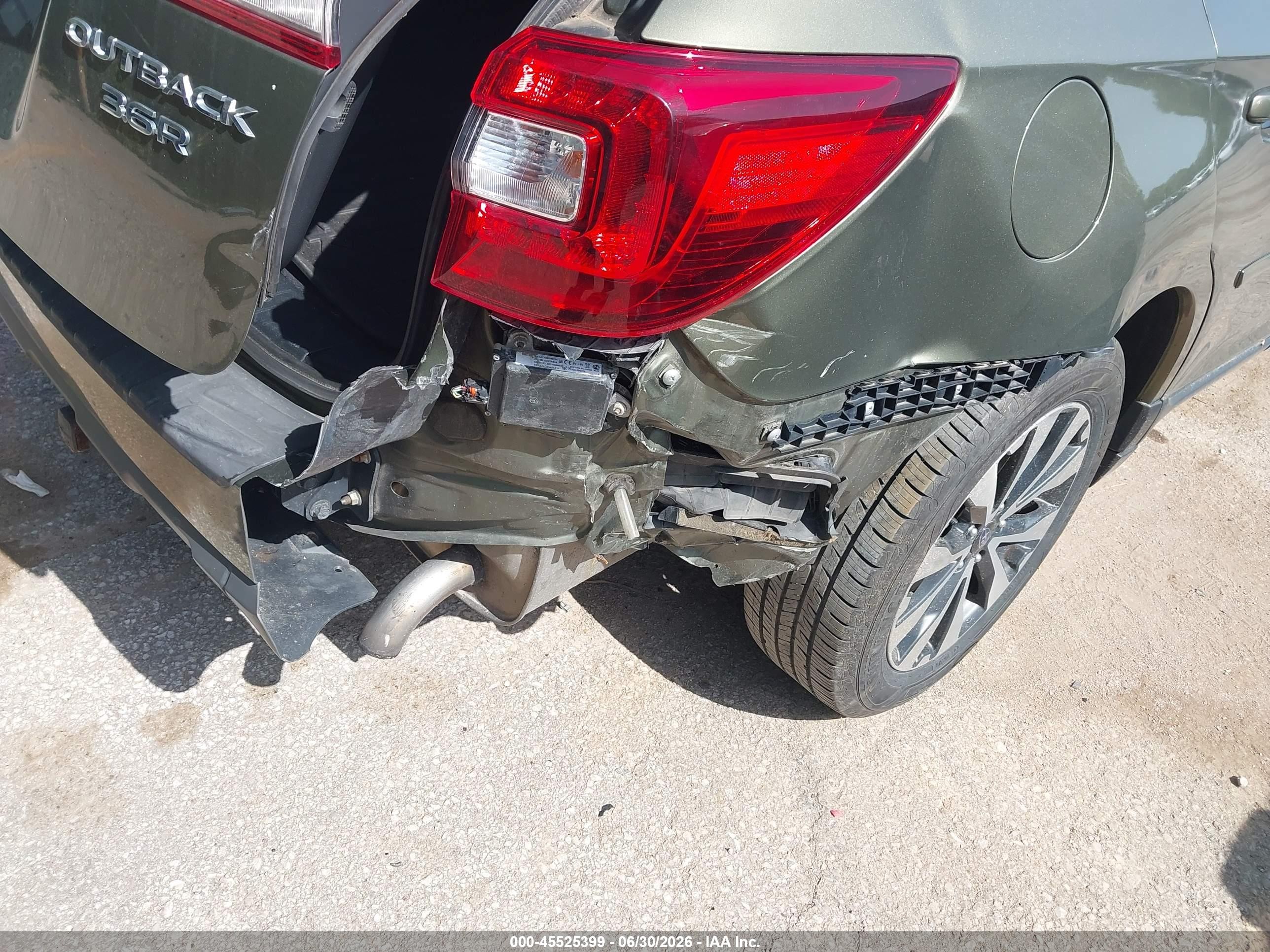 2015 Subaru Outback 3.6r Limited Green vin: 4S4BSENC8F3263522