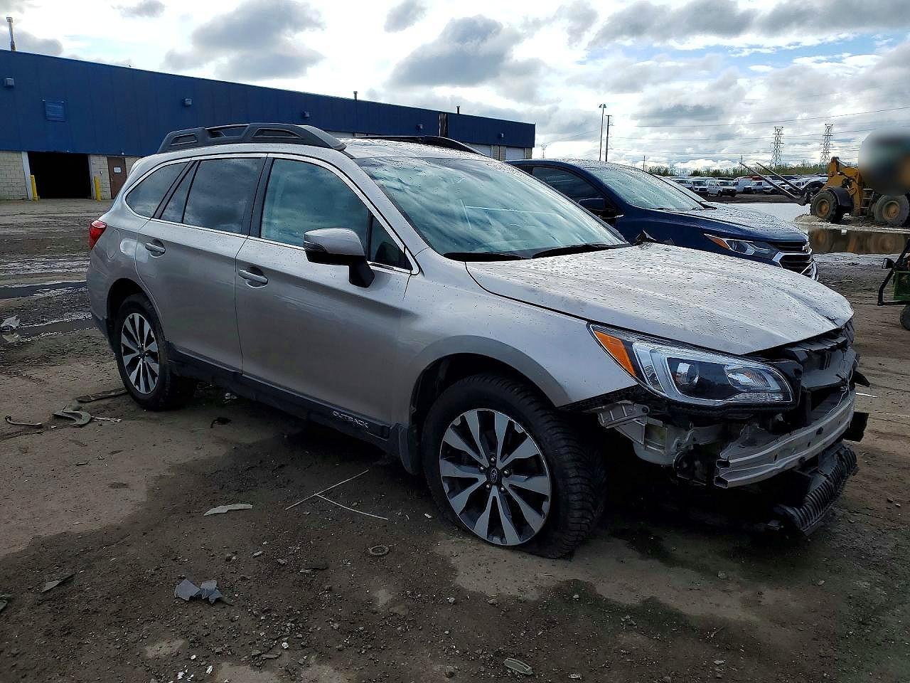 2015 Subaru Outback 3.6r Limited Silver vin: 4S4BSENC9F3268423