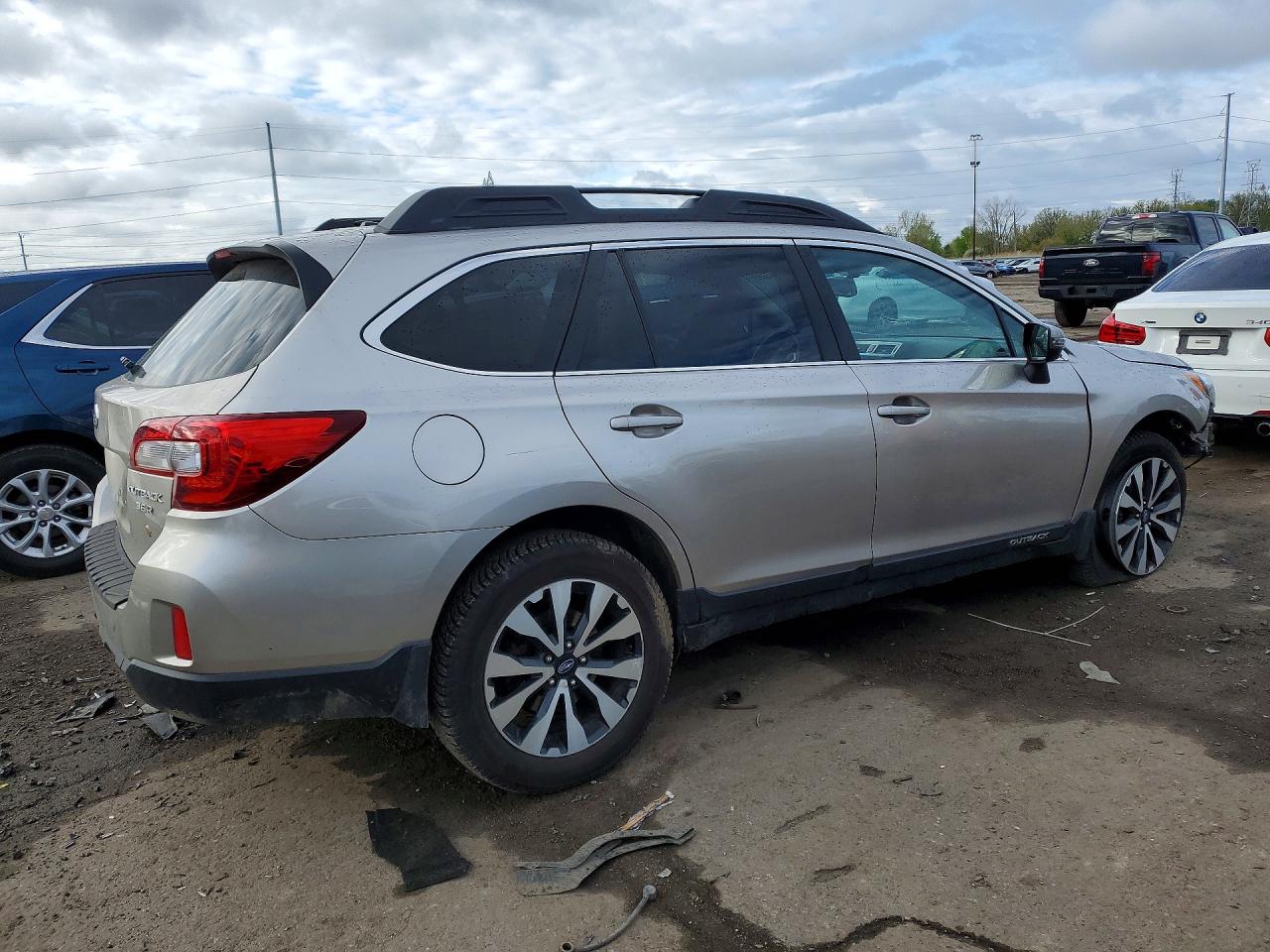 2015 Subaru Outback 3.6r Limited Silver vin: 4S4BSENC9F3268423