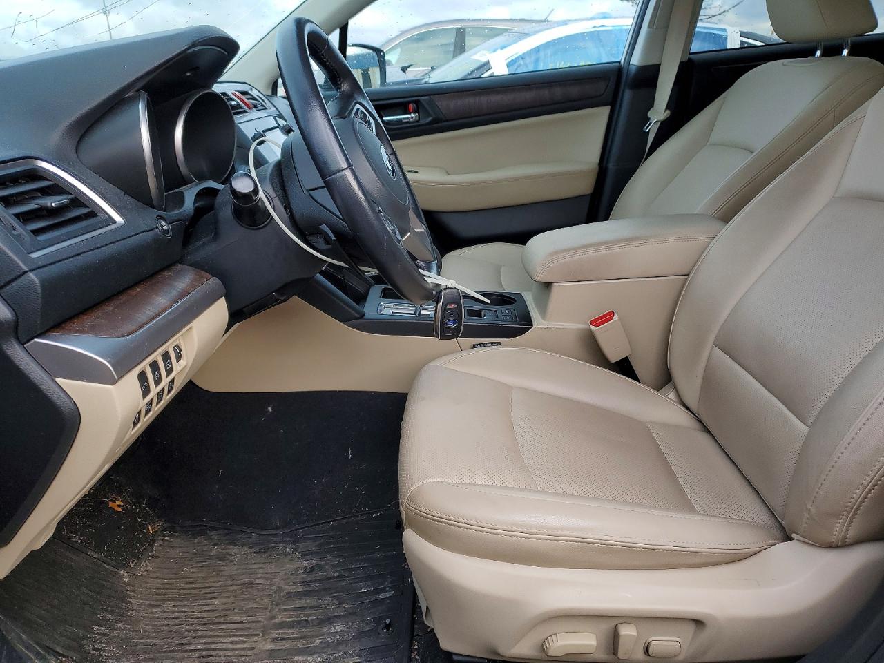 2015 Subaru Outback 3.6r Limited Silver vin: 4S4BSENC9F3268423