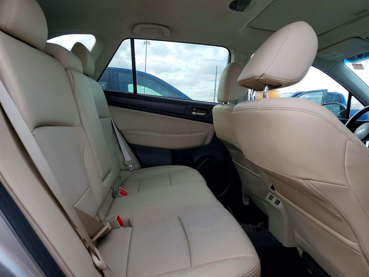 2015 Subaru Outback 3.6r Limited Silver vin: 4S4BSENC9F3268423