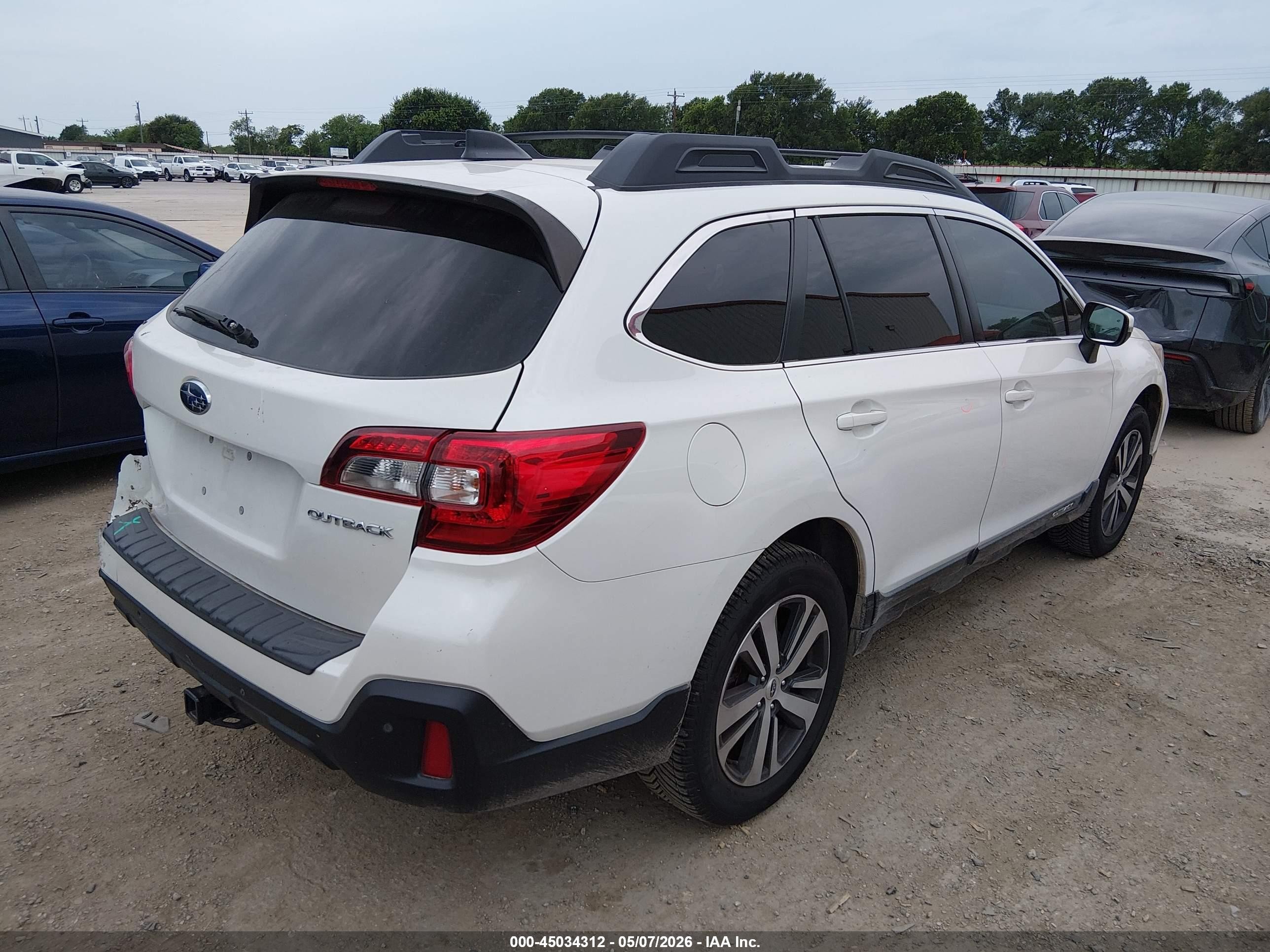 2018 Subaru Outback 3.6r Limited White vin: 4S4BSENC9J3249802