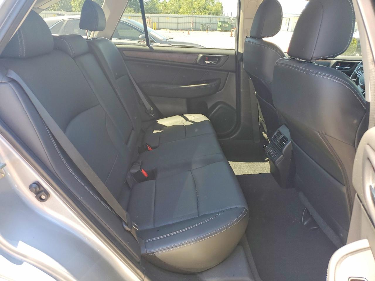 2019 Subaru Outback 3.6r Limited Silver vin: 4S4BSENC9K3317730