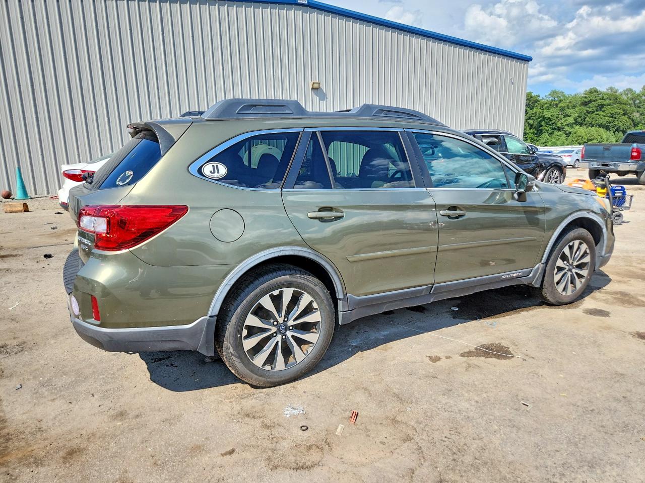 2015 Subaru Outback 3.6r Limited Green vin: 4S4BSENCXF3309481