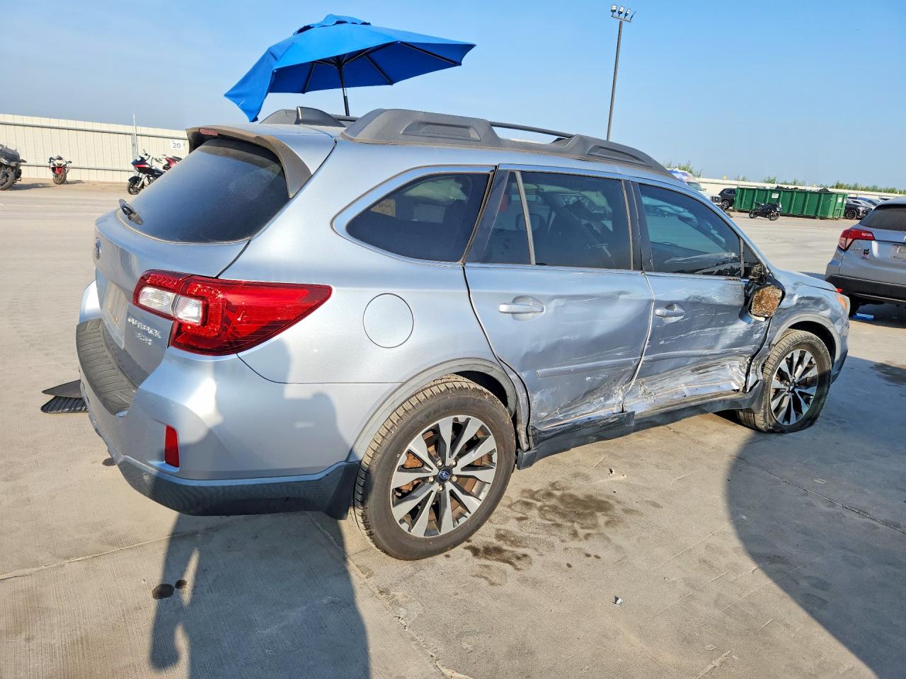 2017 Subaru Outback 3.6r Limited Серебряный vin: 4S4BSENCXH3308205