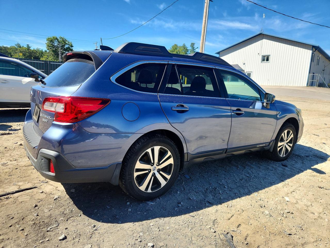2018 Subaru Outback 3.6r Limited Blue vin: 4S4BSENCXJ3358012