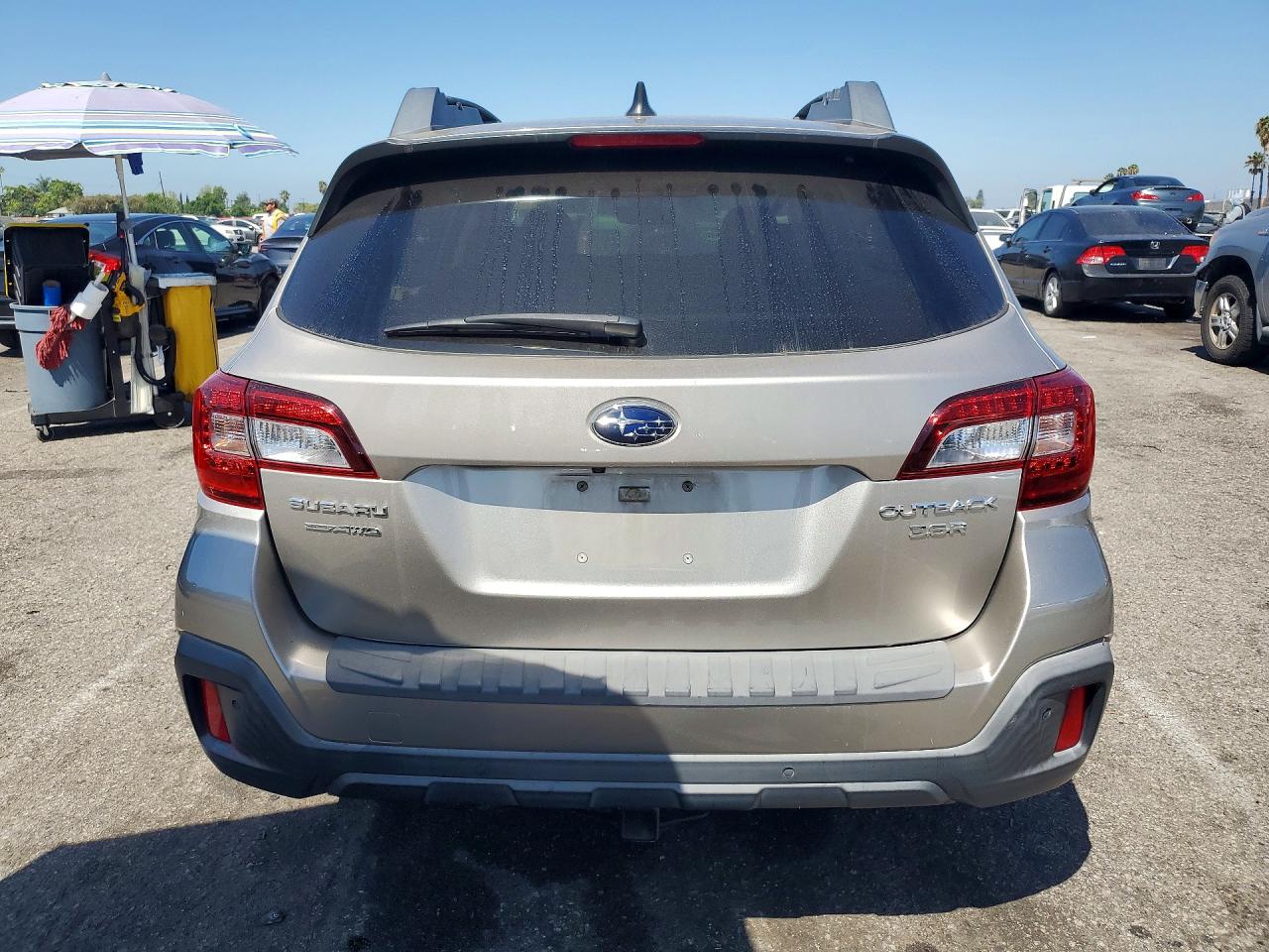 2019 Subaru Outback 3.6r Limited Silver vin: 4S4BSENCXK3212274