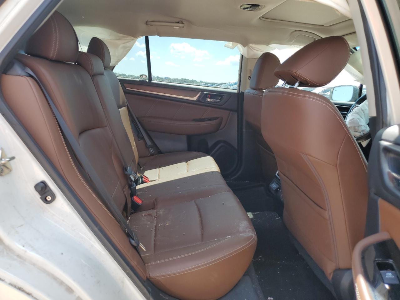 2018 Subaru Outback Touring White vin: 4S4BSETC2J3319692