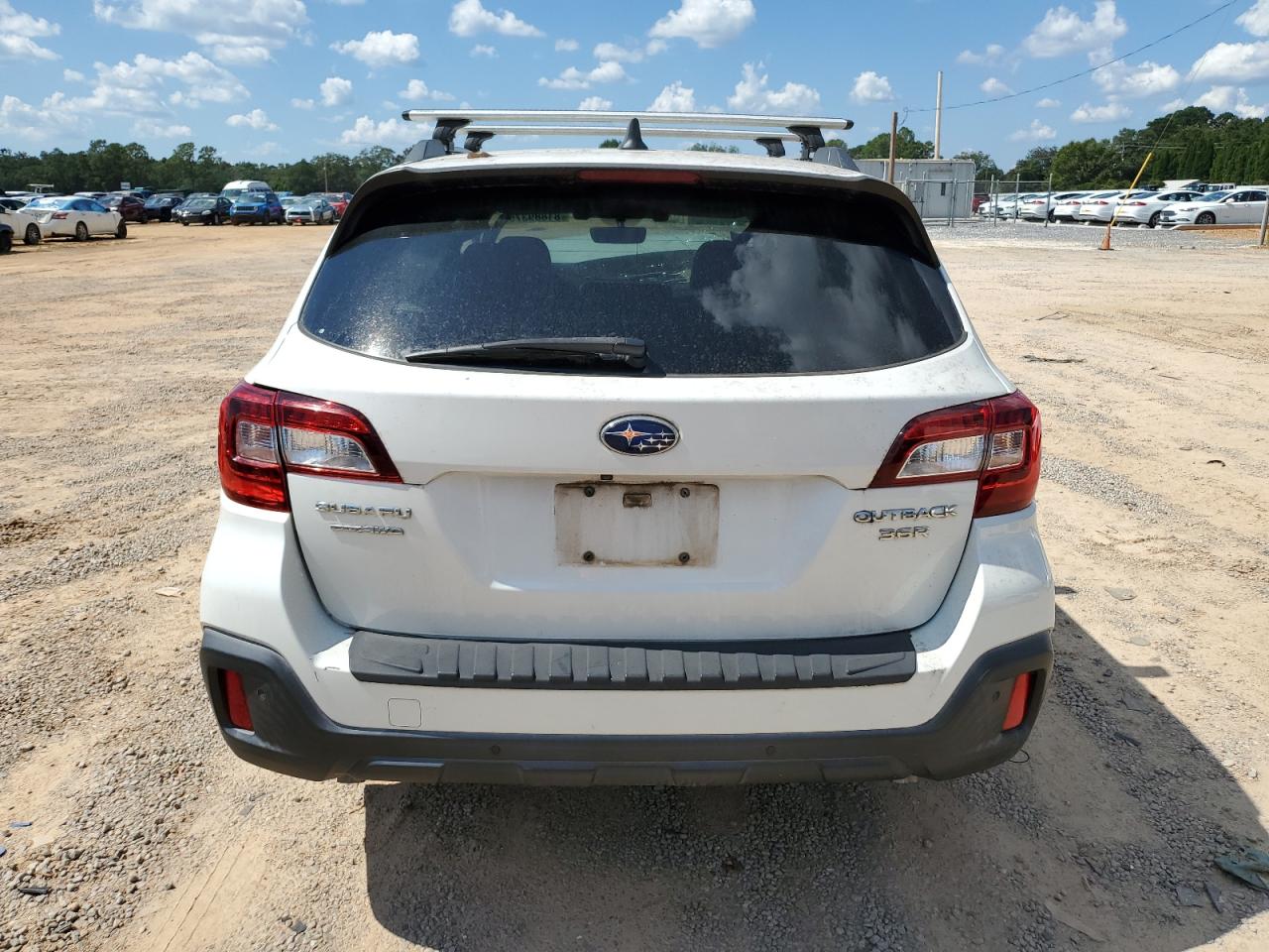 2018 Subaru Outback Touring White vin: 4S4BSETC2J3319692