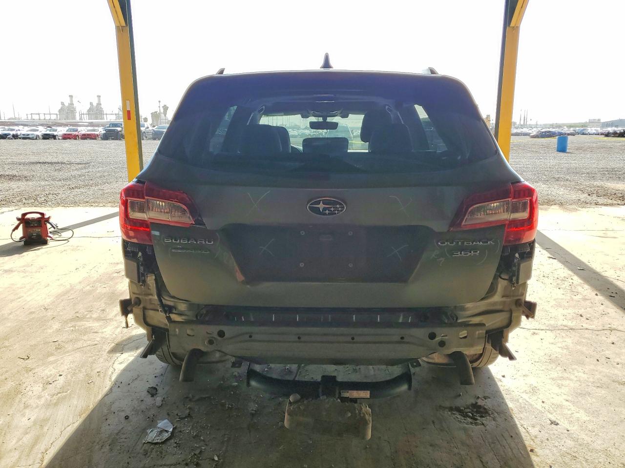 2017 Subaru Outback Touring Green vin: 4S4BSETC3H3431640