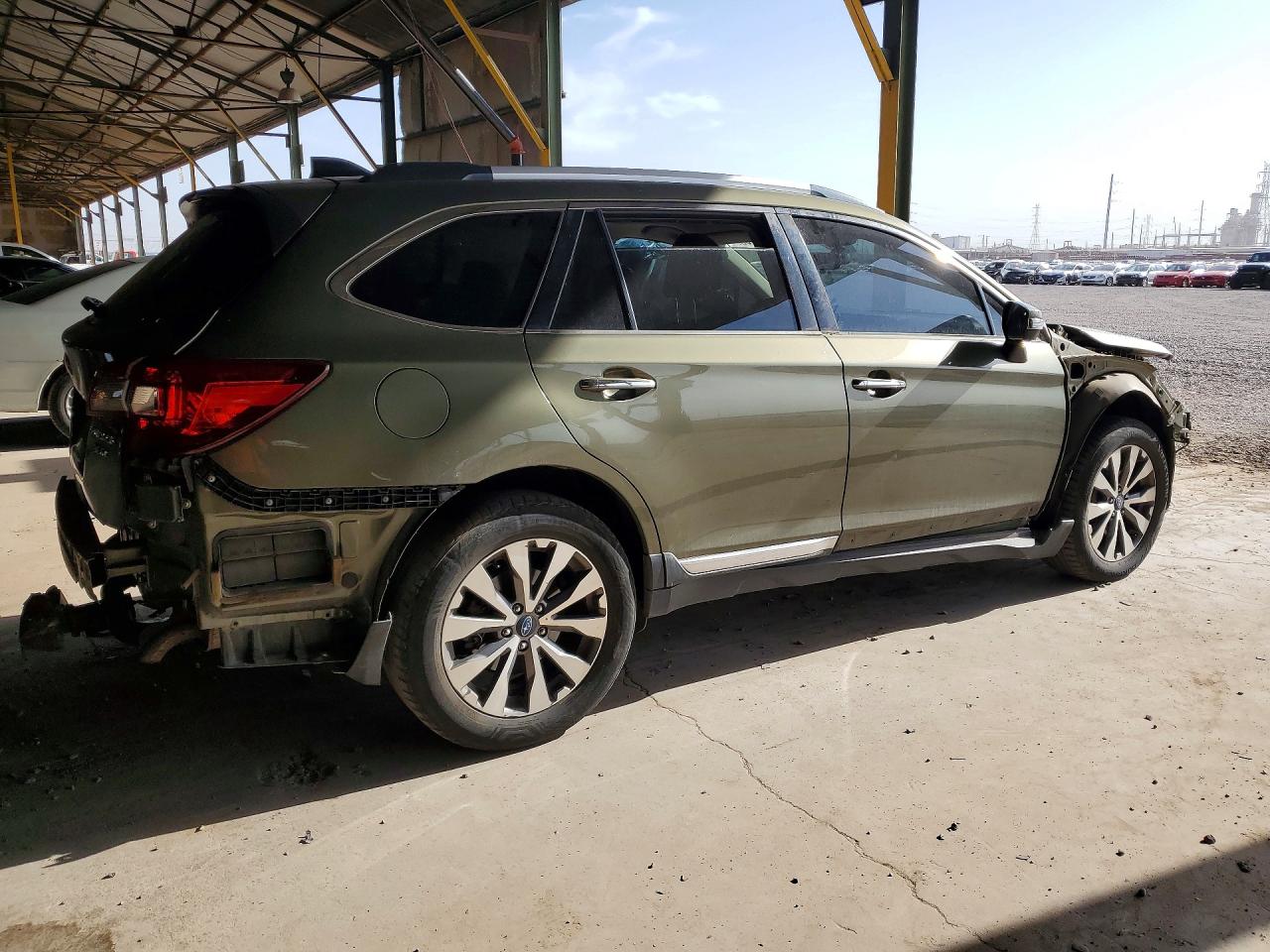 2017 Subaru Outback Touring Green vin: 4S4BSETC3H3431640