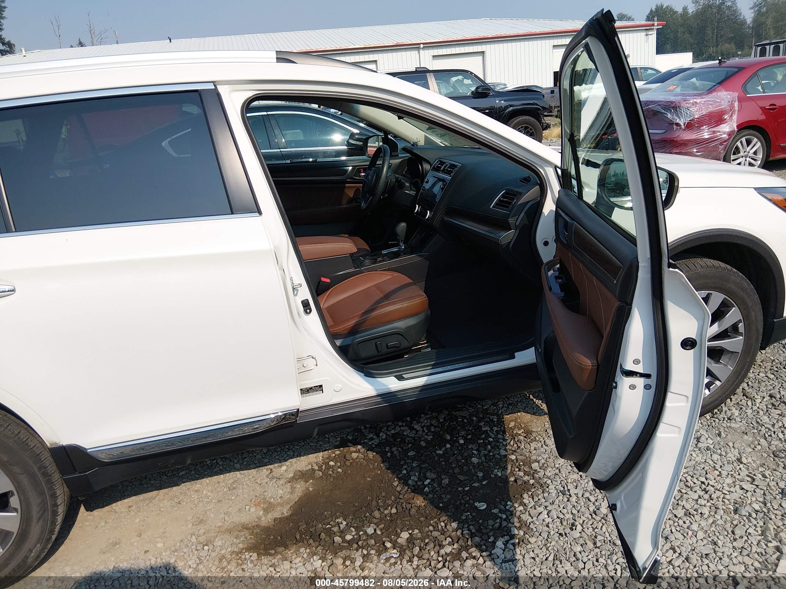 2018 Subaru Outback 3.6r Touring White vin: 4S4BSETC5J3215603