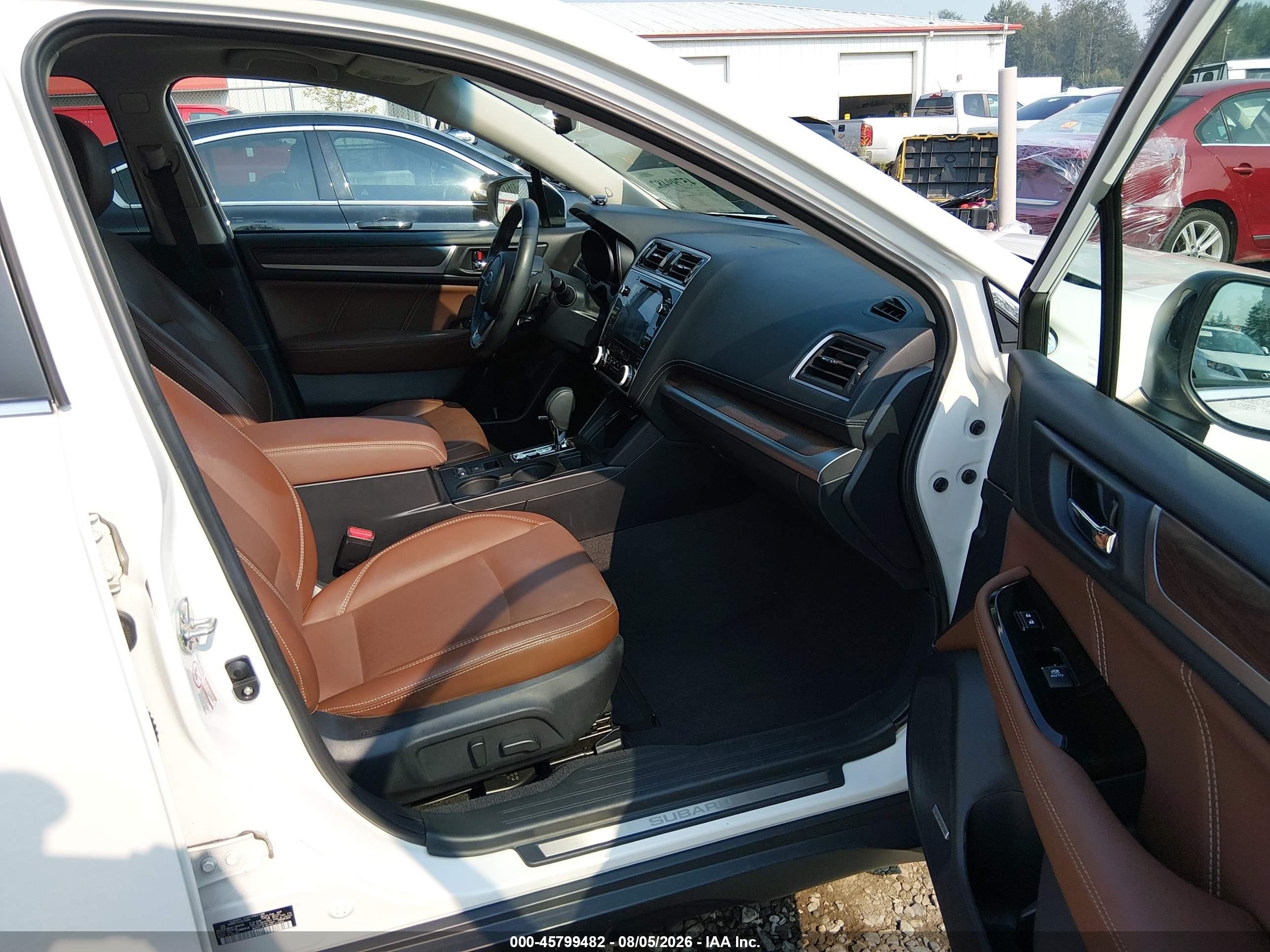 2018 Subaru Outback 3.6r Touring White vin: 4S4BSETC5J3215603
