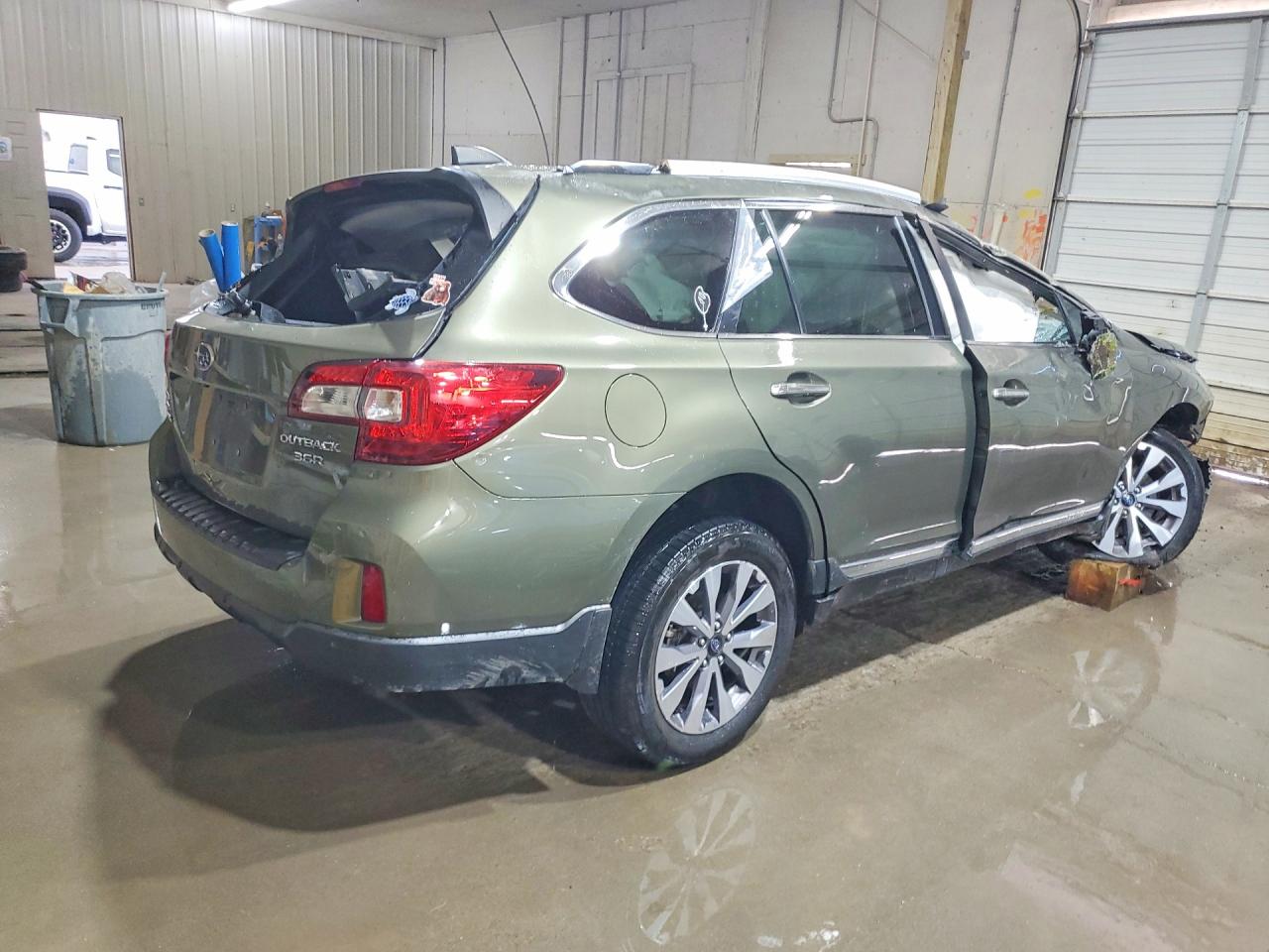 2017 Subaru Outback Touring Green vin: 4S4BSETC6H3356898