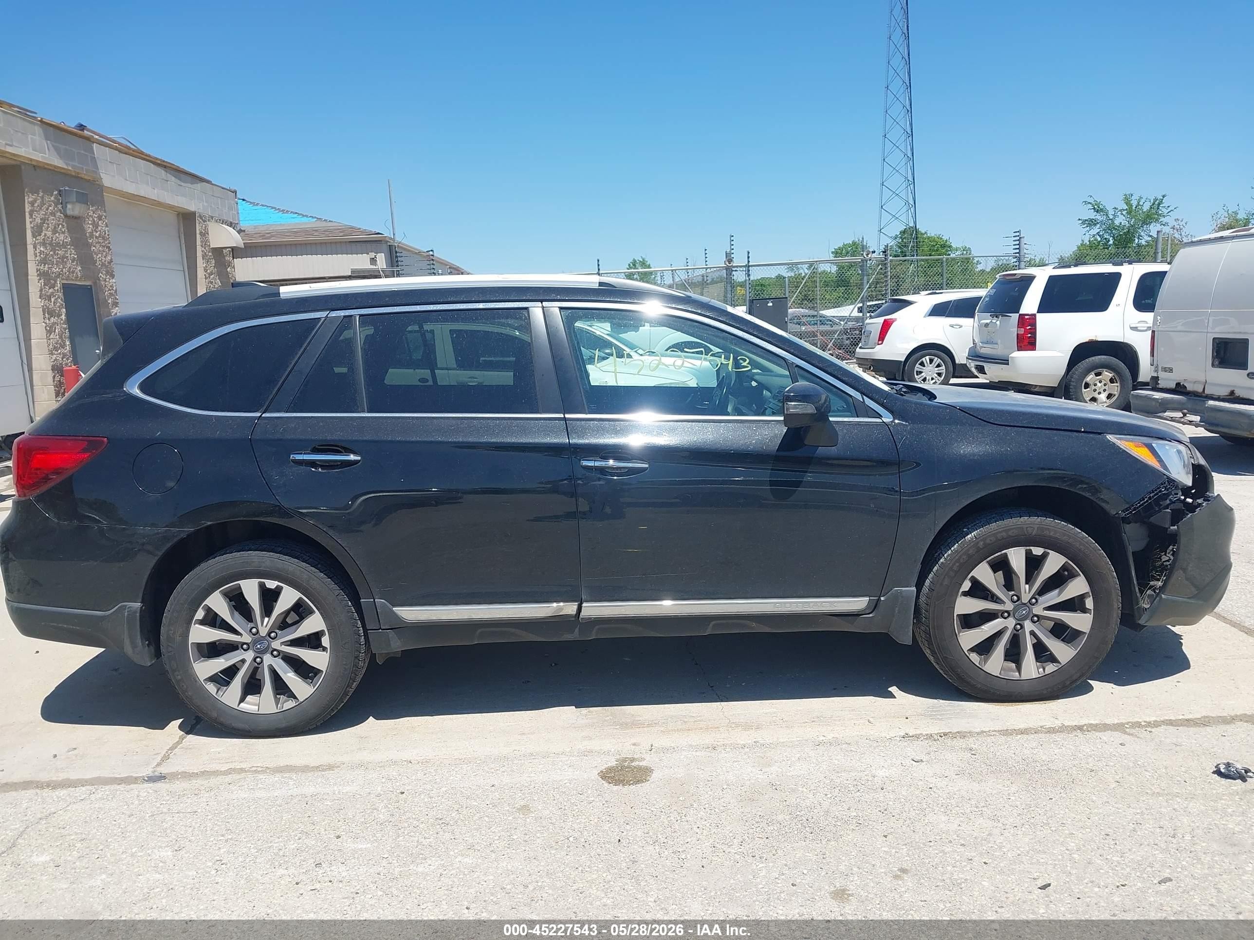 2017 Subaru Outback 3.6r Touring Black vin: 4S4BSETC7H3440129